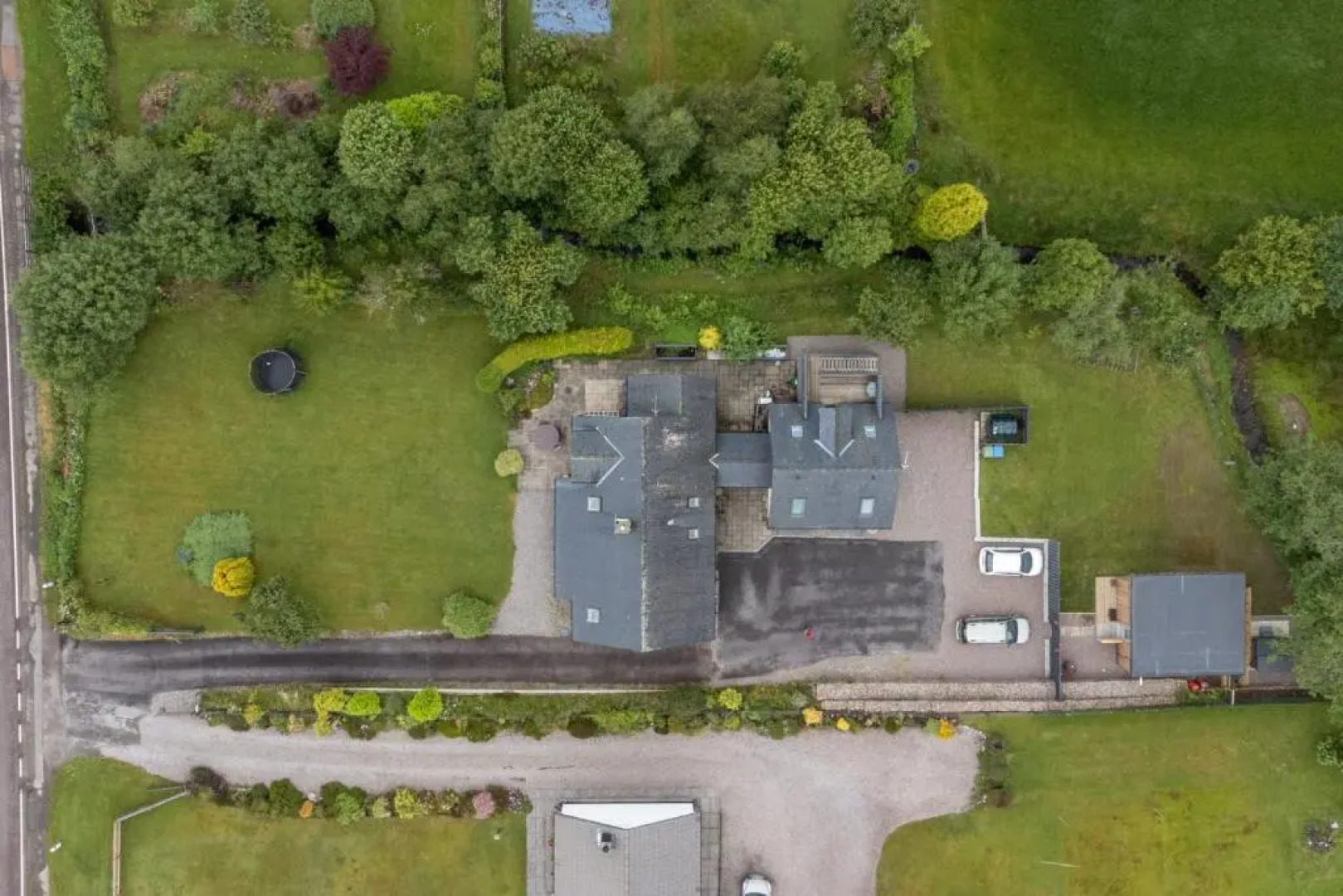 Allt Mor Rentals - Chalet with hot tub, And Studio Apartment with balcony