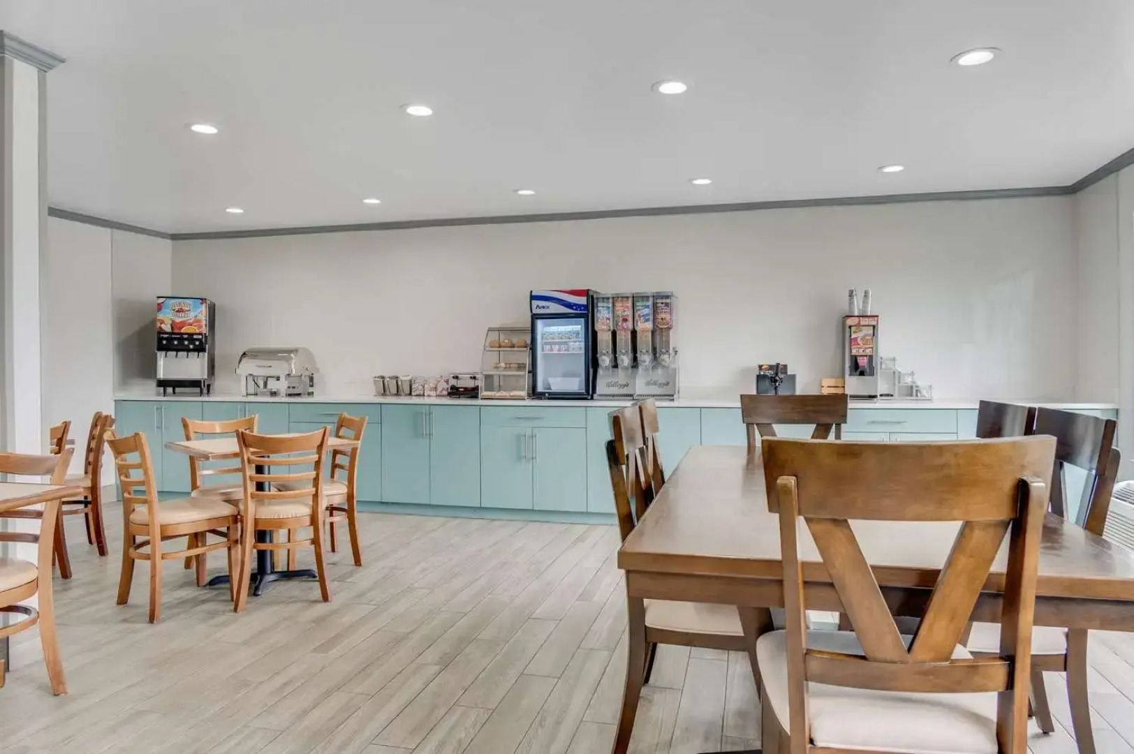 Country Inn & Suites by Radisson, Grand Rapids Airport, MI