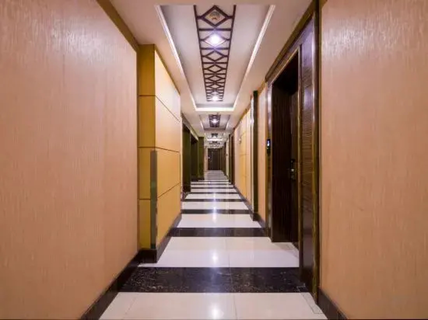Jinpeng International Hotel (Duyun Dashiban Ancient Street)