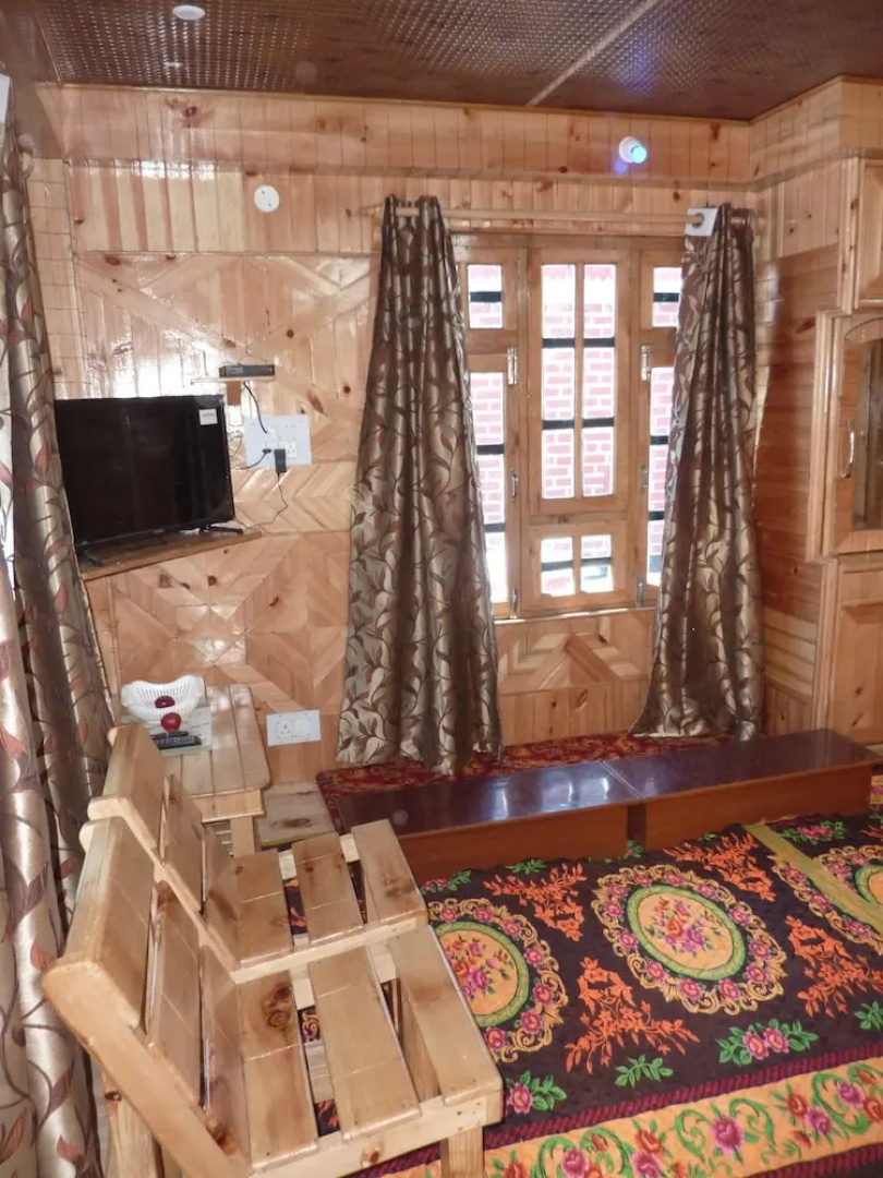 Shruti Guest House