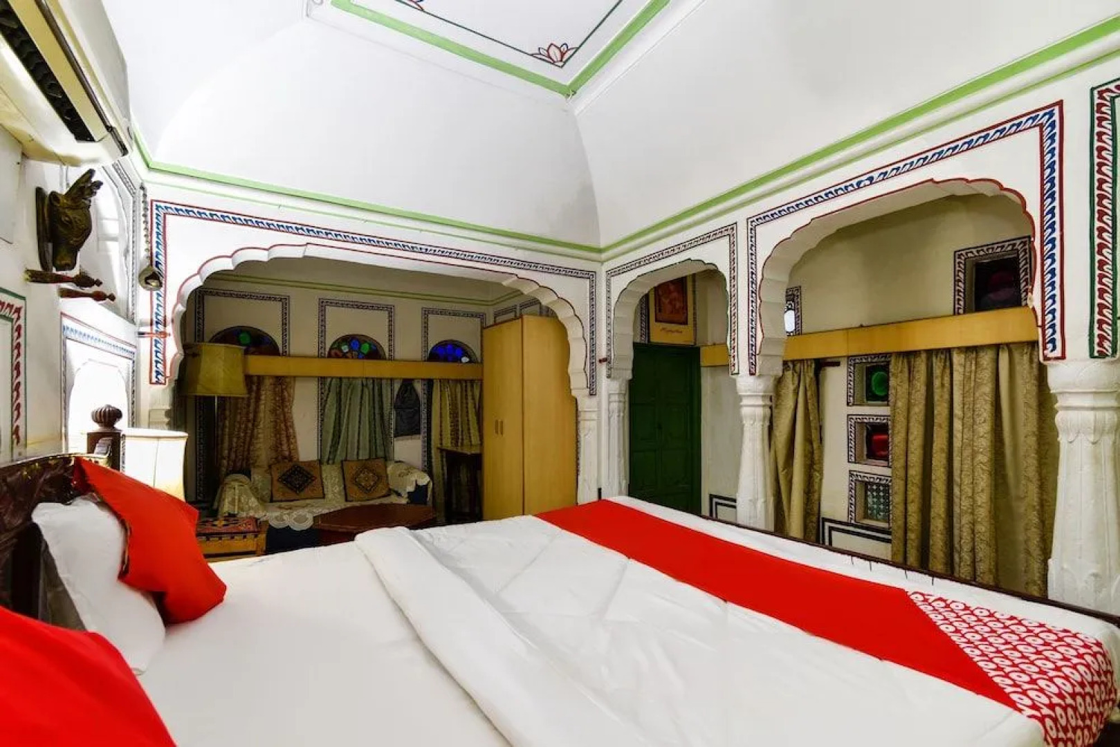 Oyo 46031 Singhasan Haveli