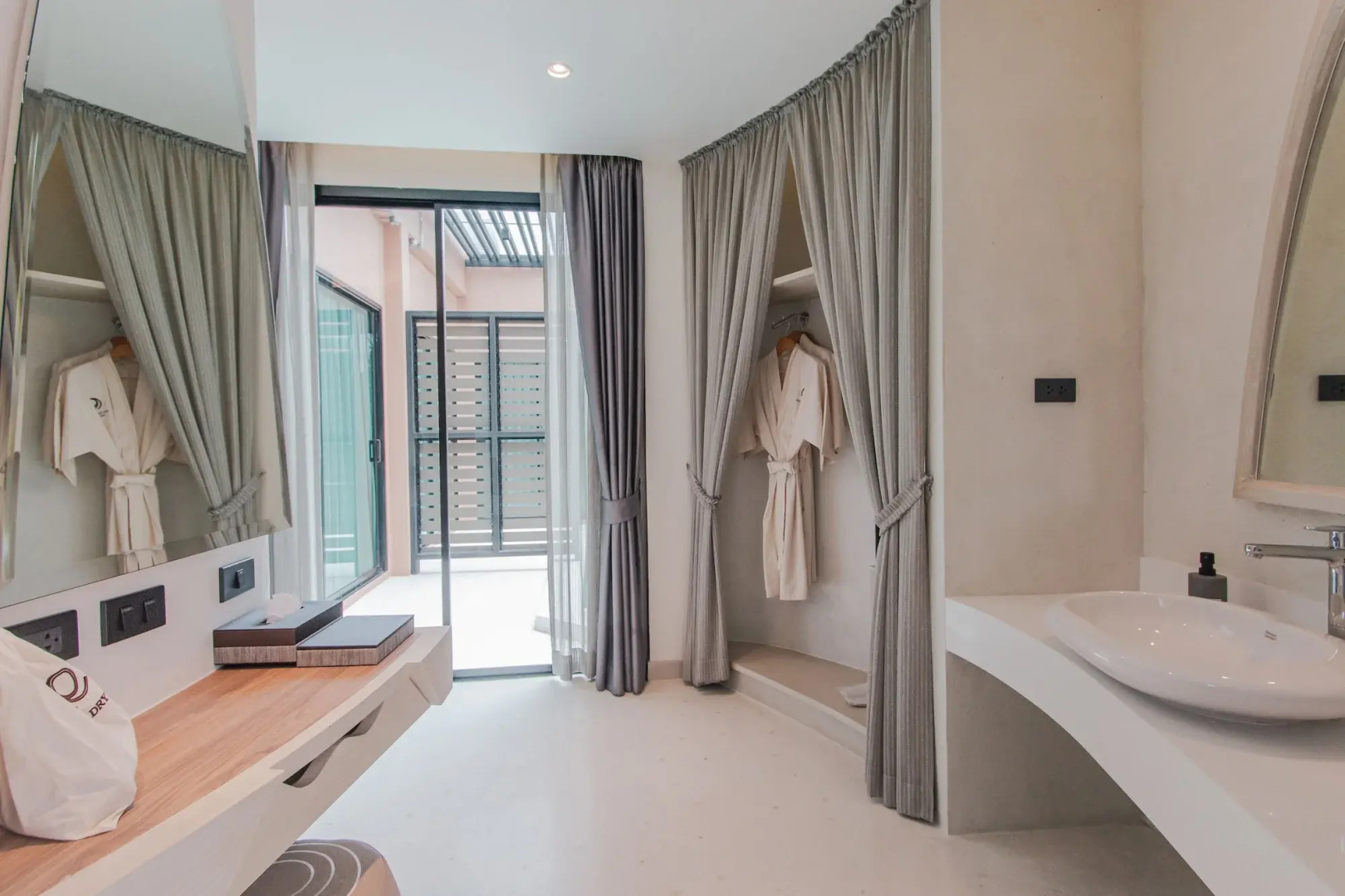 Rachabhura Hotel