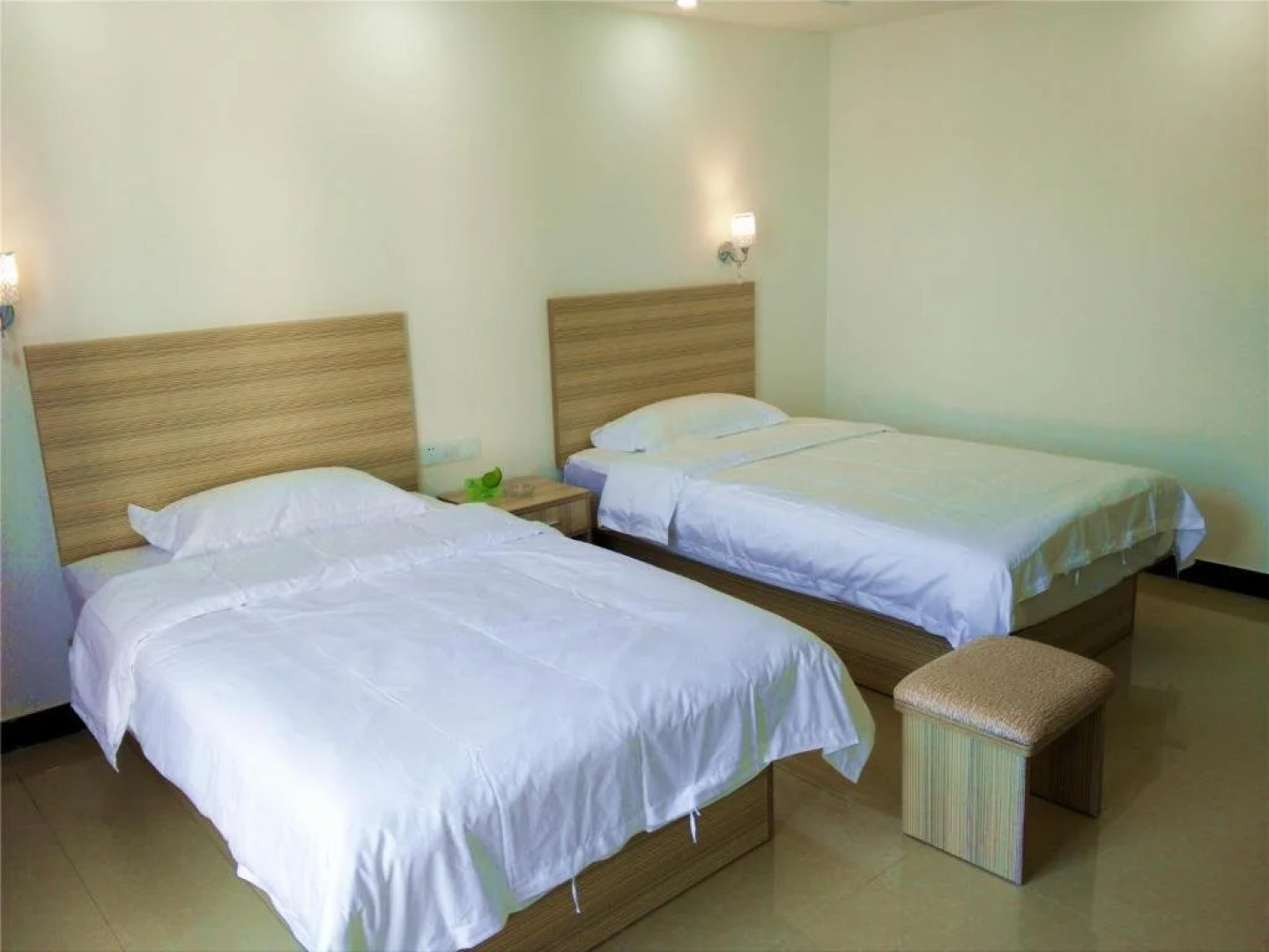 Guilin Yangshuo Jingying Huanle Village Holiday Inn