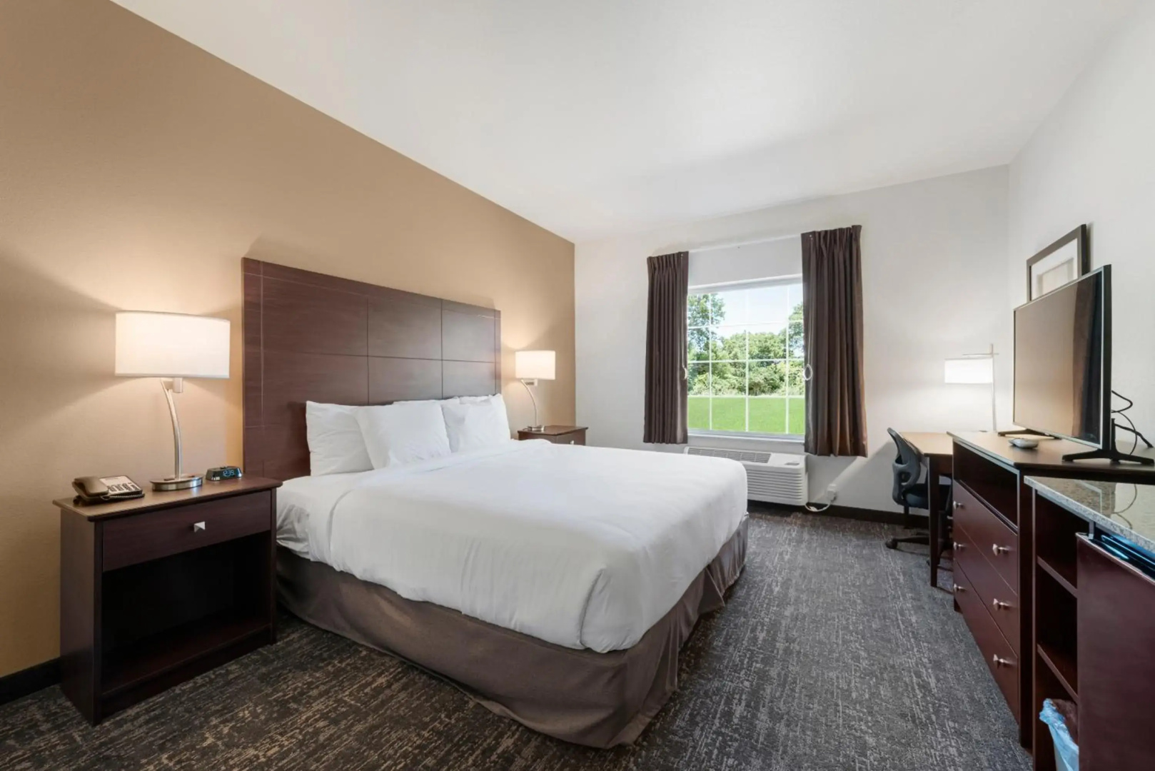 Cobblestone Hotel & Suites - Urbana