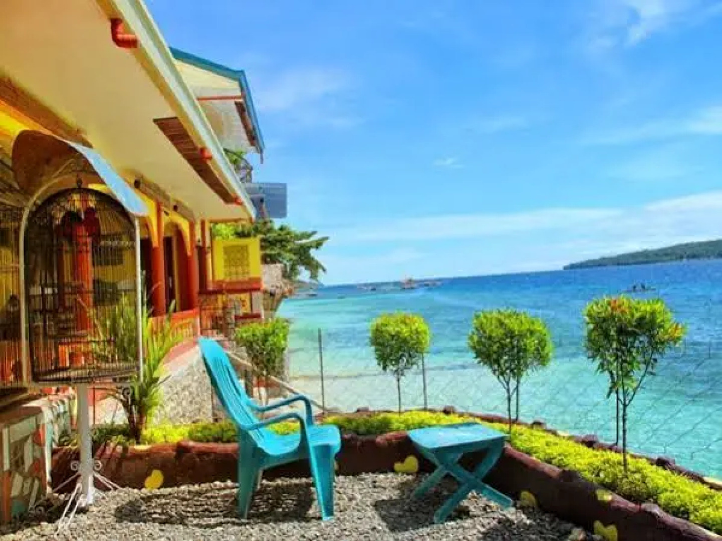 Capt. Hook's Red Parrot Inn