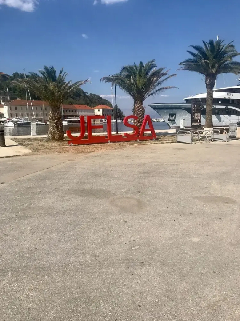 Apartments Peronja Jelsa Seafront