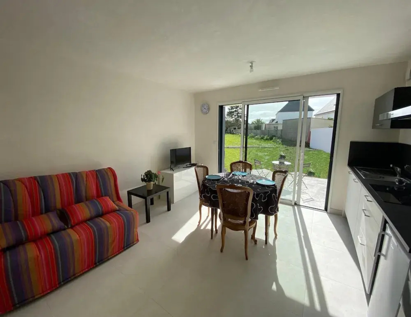 Charming Independent Apartment in Belz