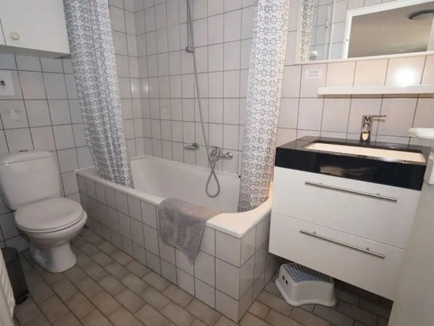 Pleasant Holiday Home in Ouddorp With Garden