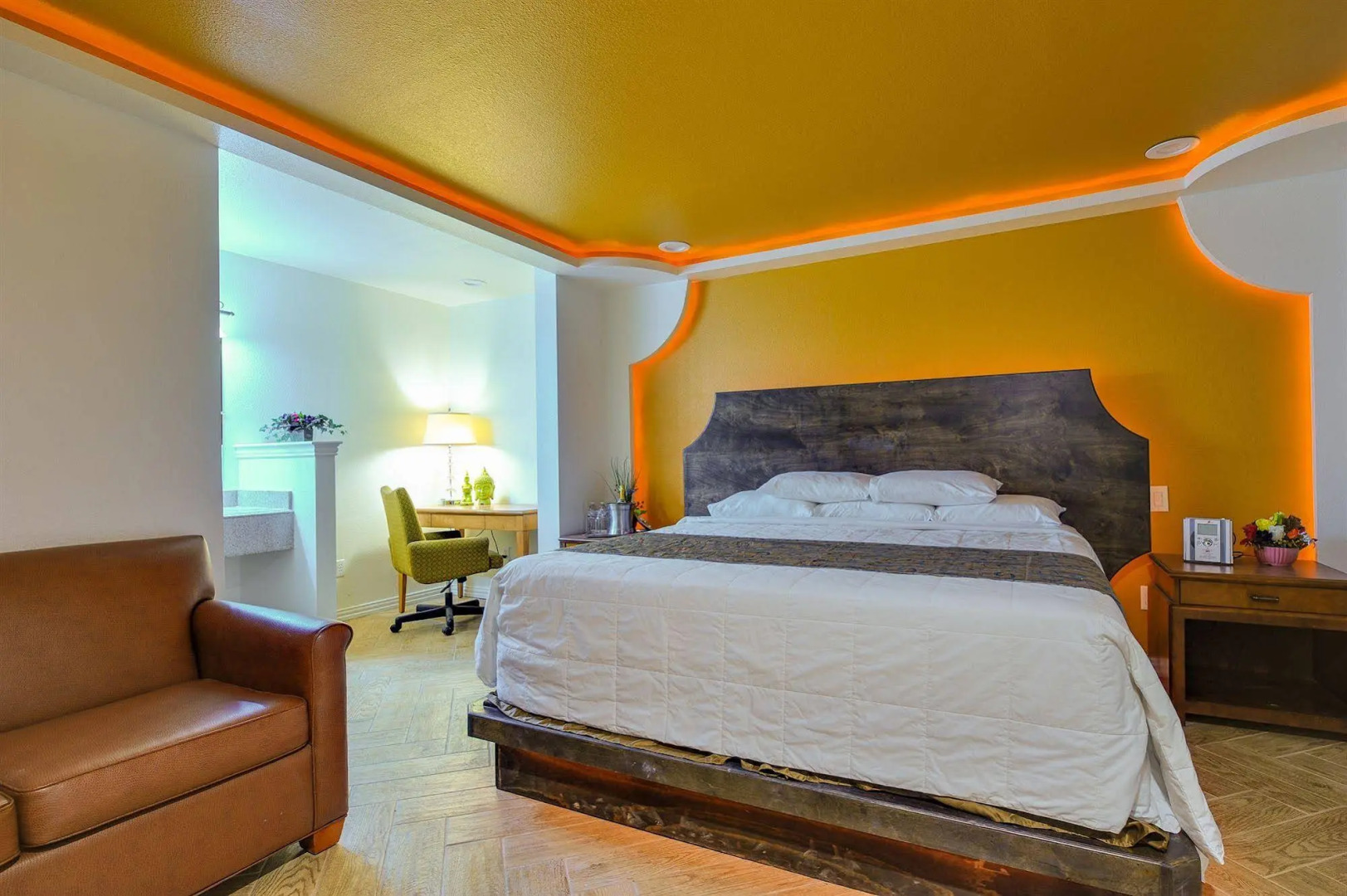 Romantic Inn & Suites