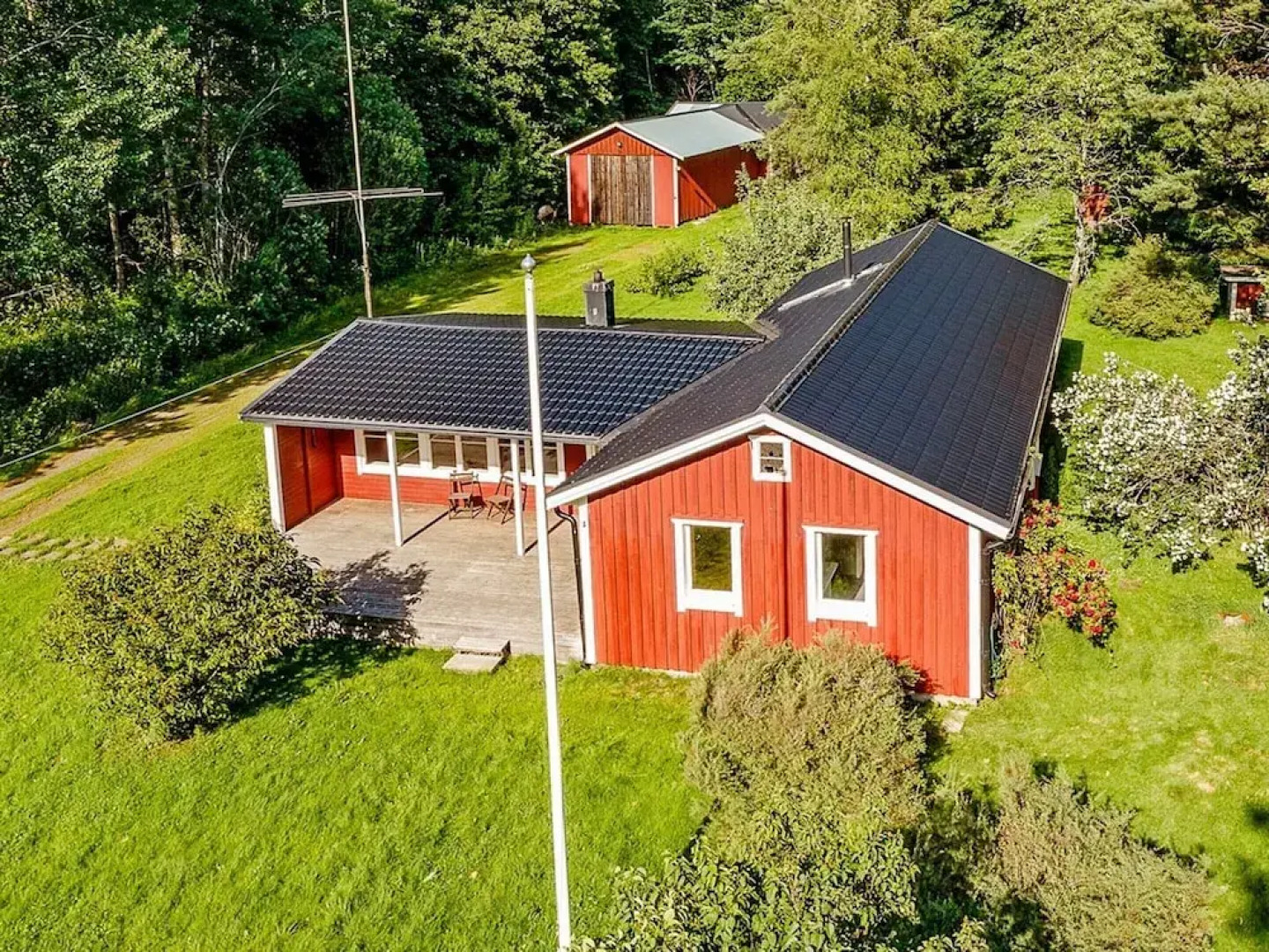 Lakefront Cottage in Torsebo