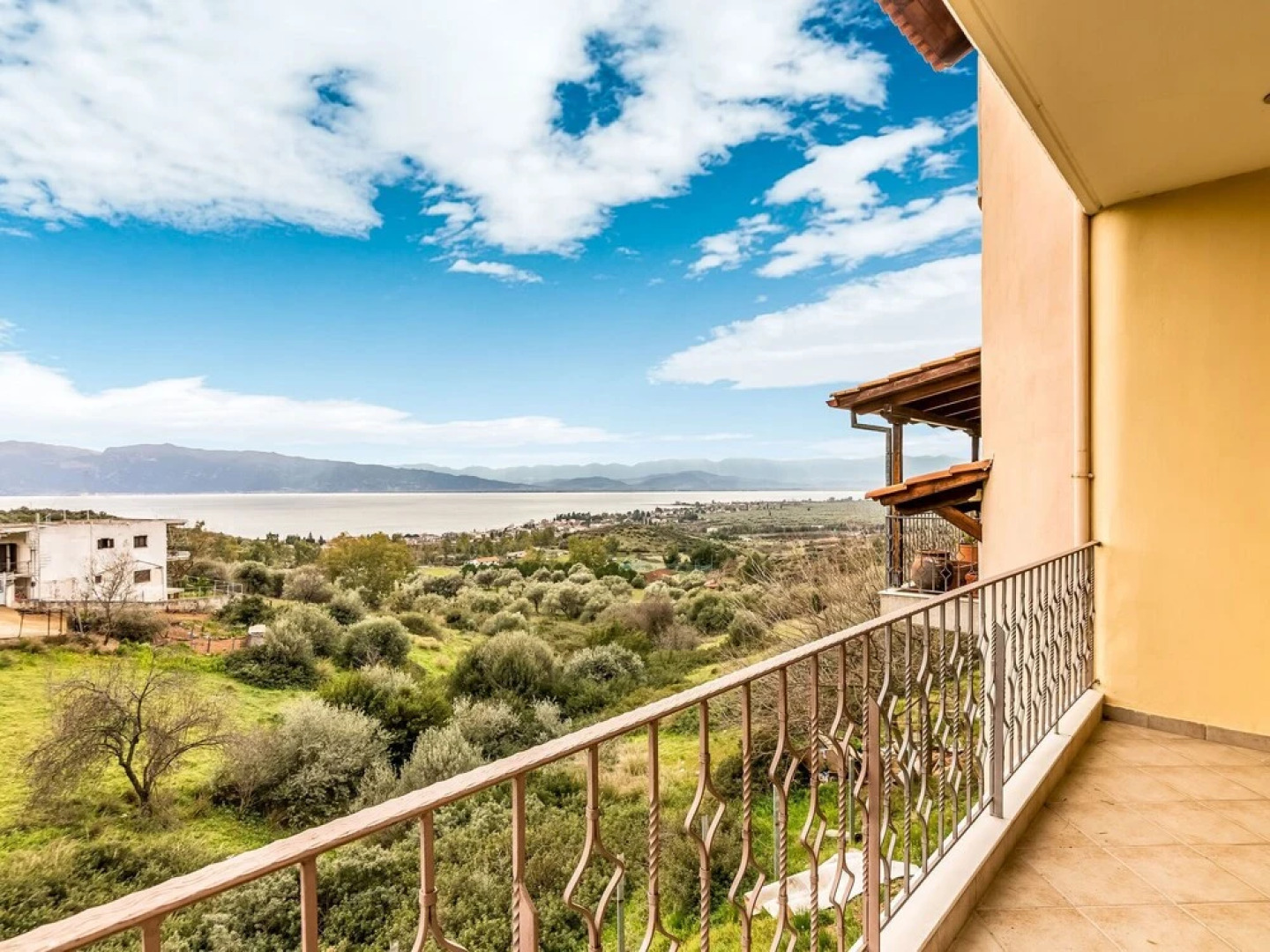 Graceful Villa in Raches Fthiotidos With Patio