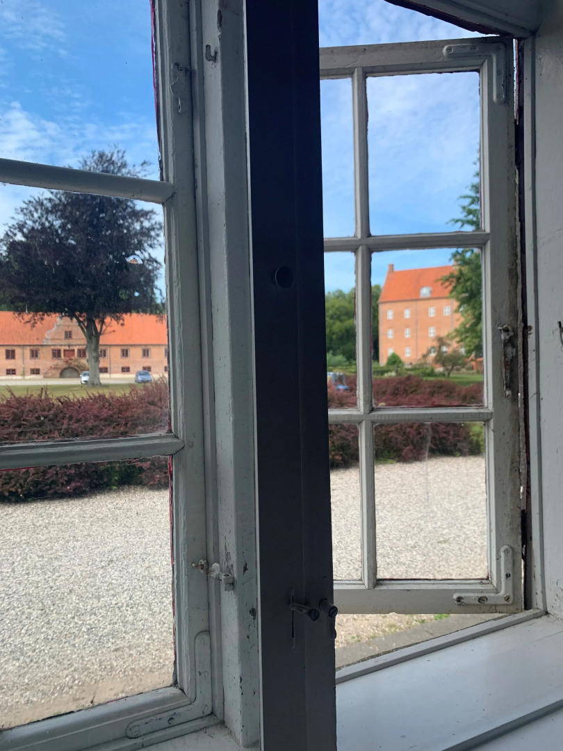 Sostrup Slot og Kloster