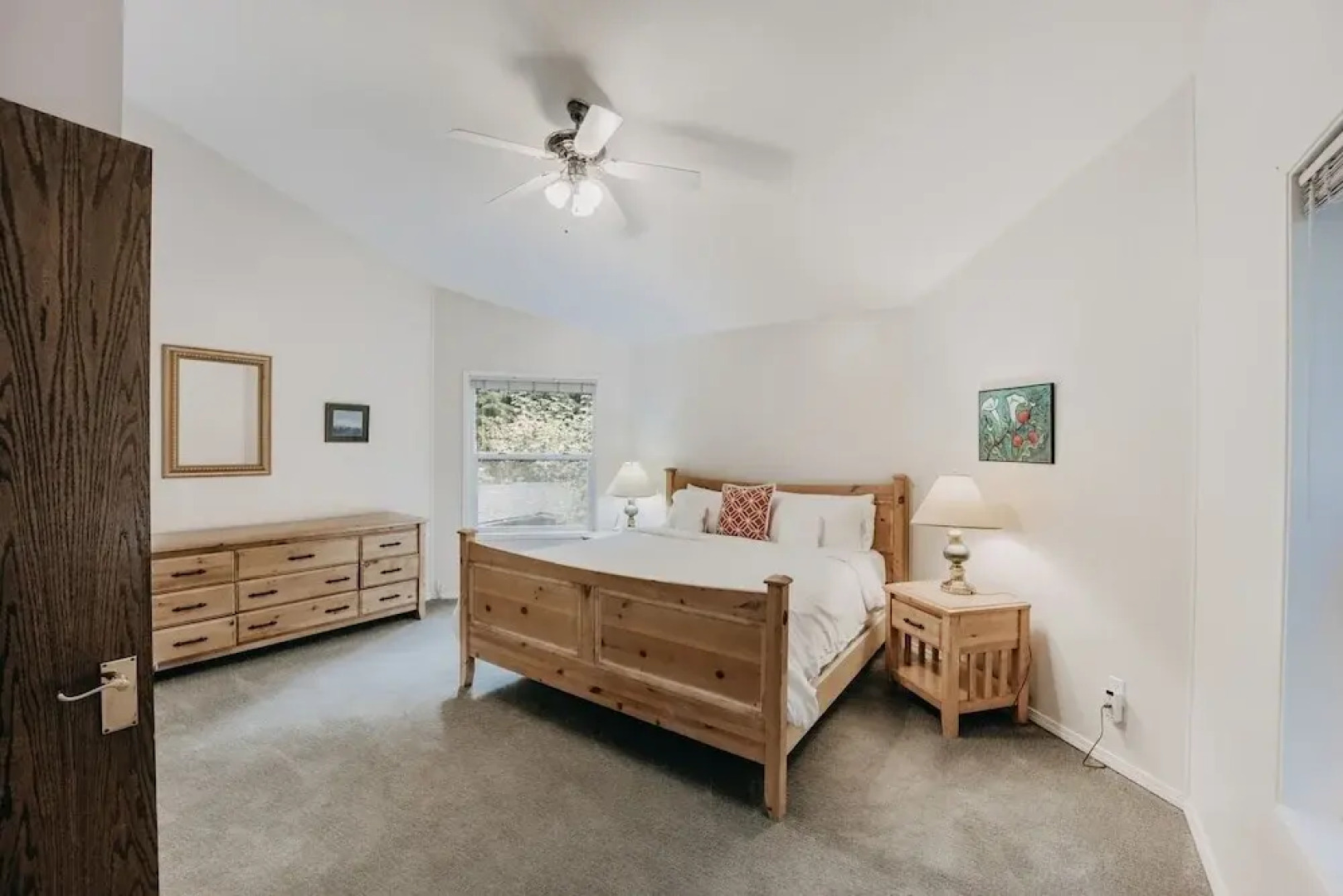 13sl - Hot Tub - Pets Ok - Wifi - Sleeps 8 2 Bedroom Home by RedAwning