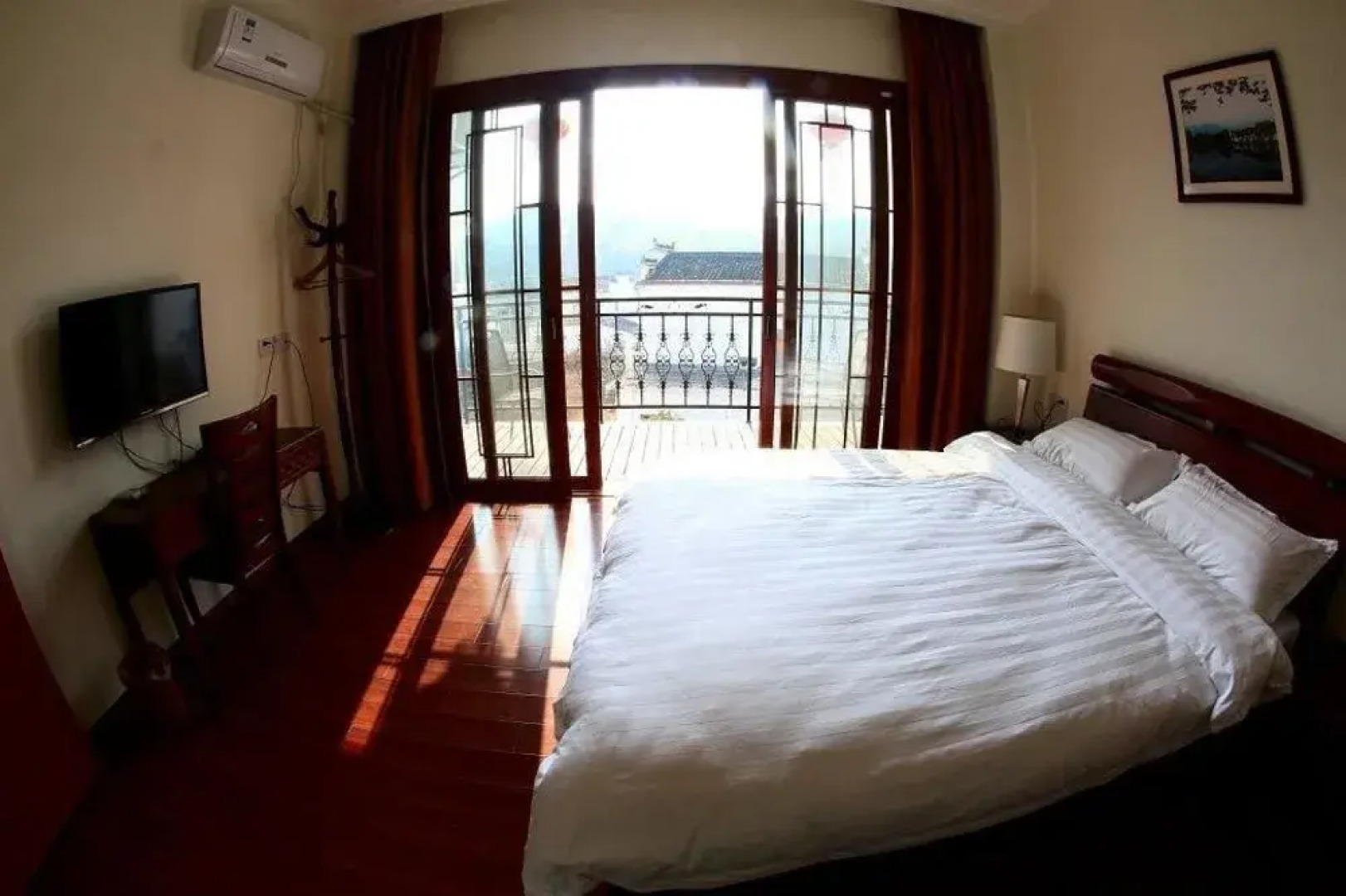 Wuyuan Huayuan Mountain Villa