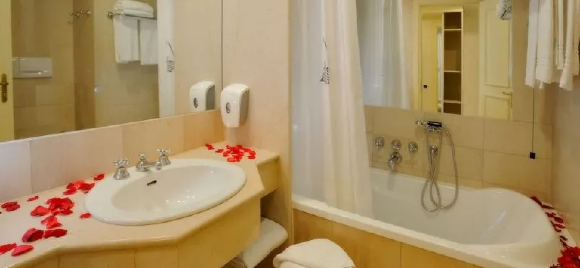 Eden Village Argonauti