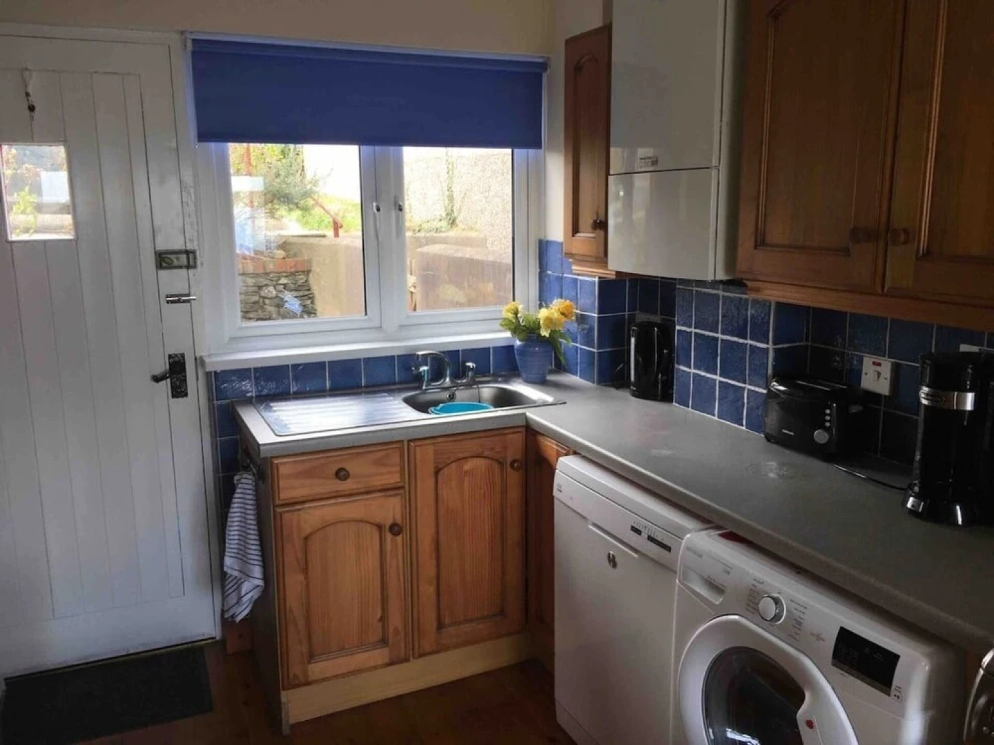 Lovely Apartment Overlooking the Harbour & bay