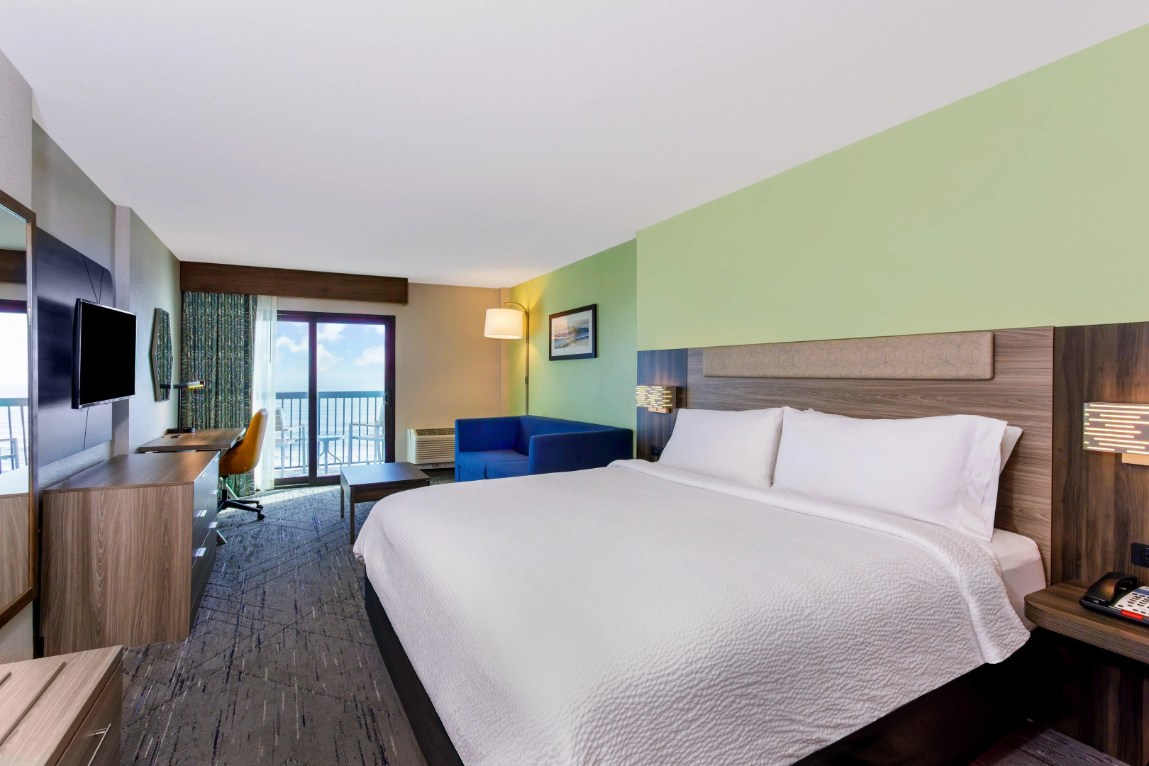 Holiday Inn Express & Suites Oceanfront by IHG