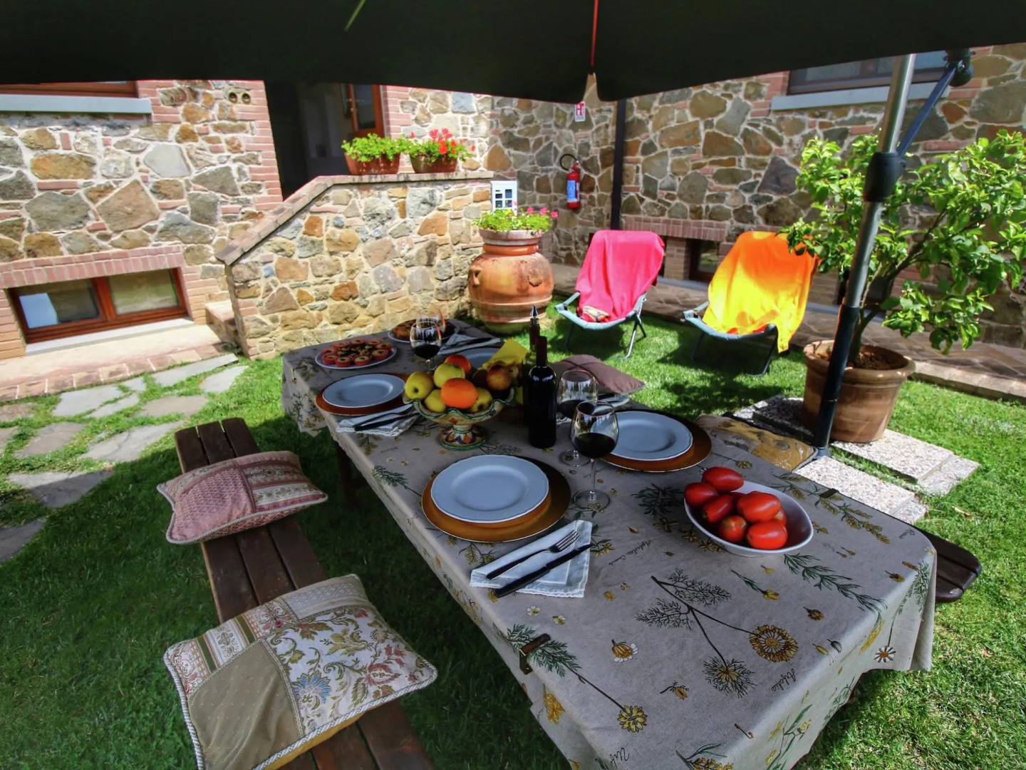 Spacious Cottage in Lucignano with Garden