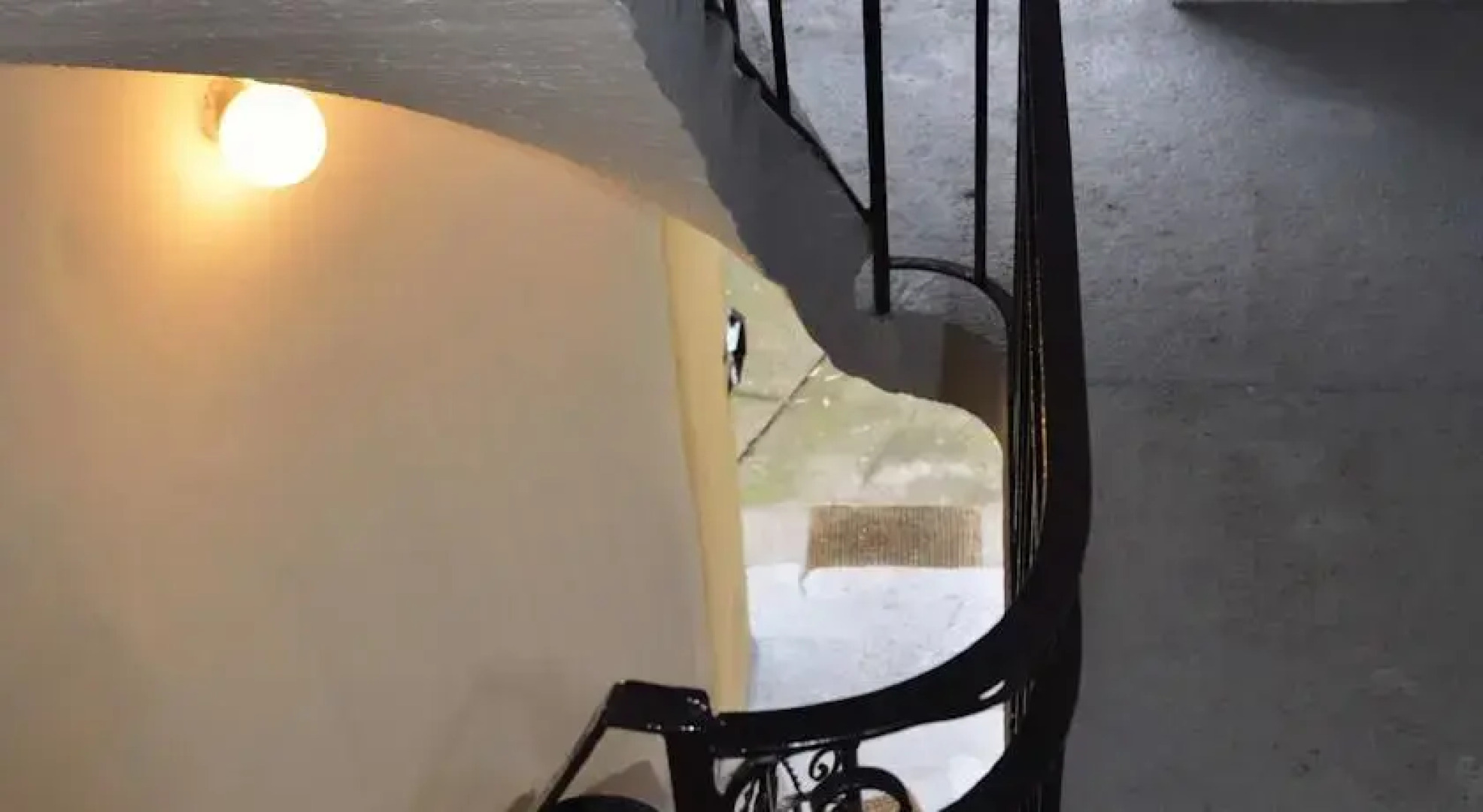 Romantic Garden Art Studio near Andrassy Avenue