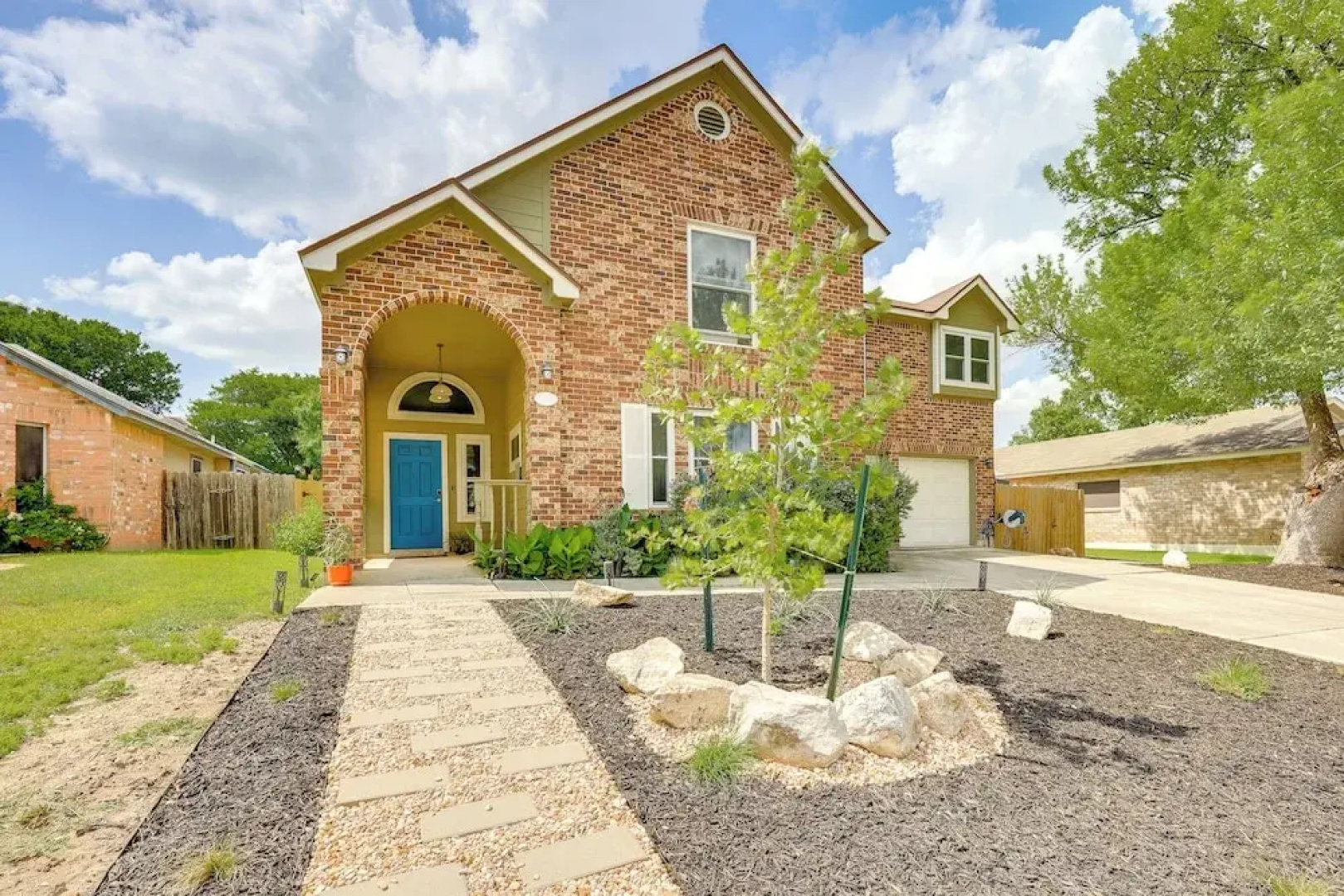 Hot Tub & Game Room: Spacious Live Oak Home!
