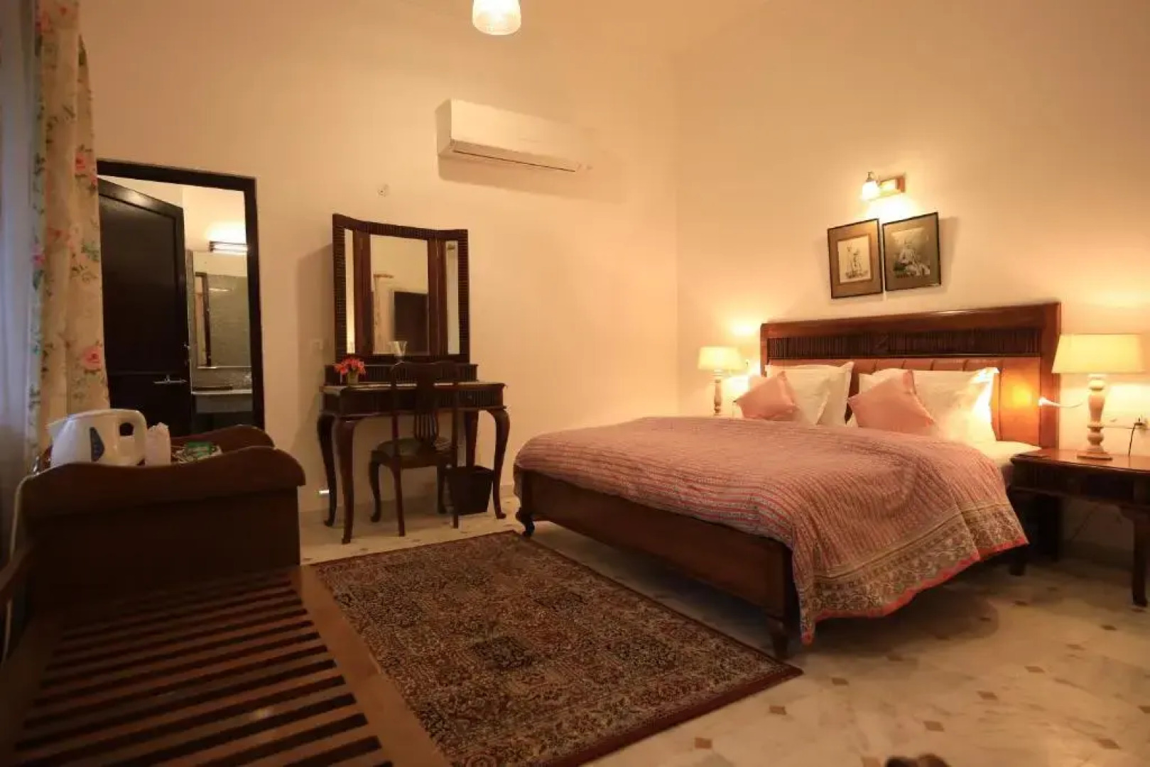 Roop Niwas Kothi, Near Mandawa