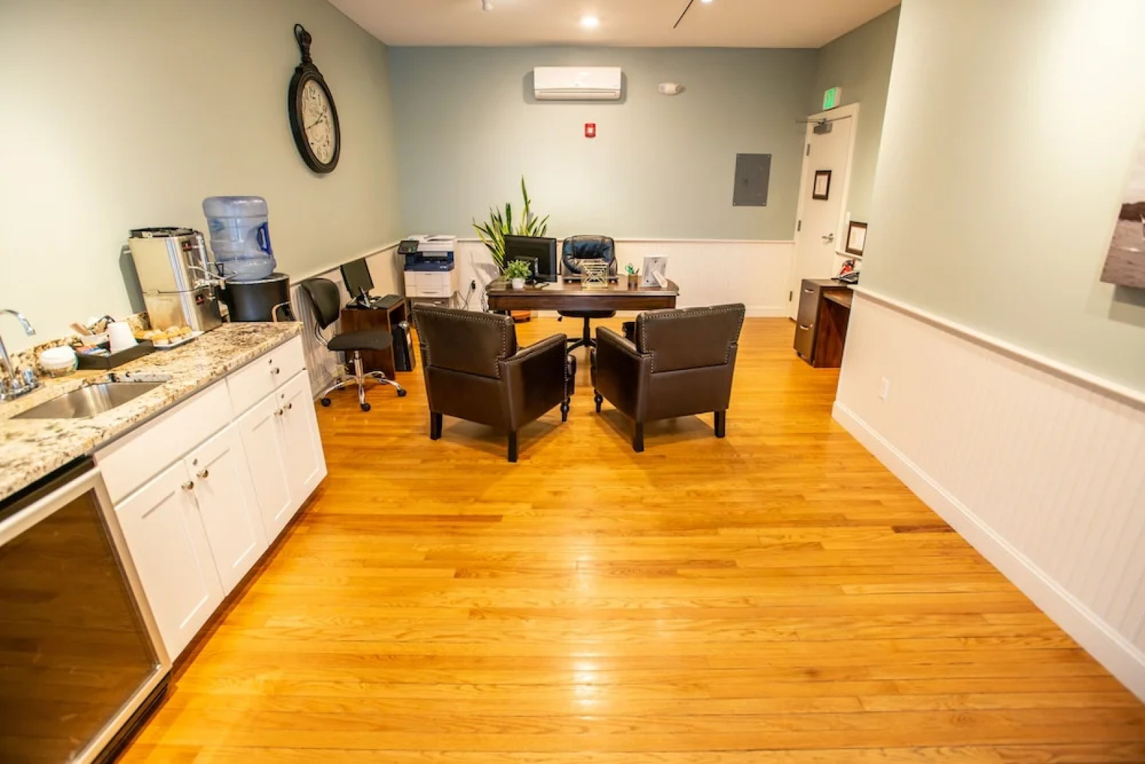 Capital Resorts - 84 Main