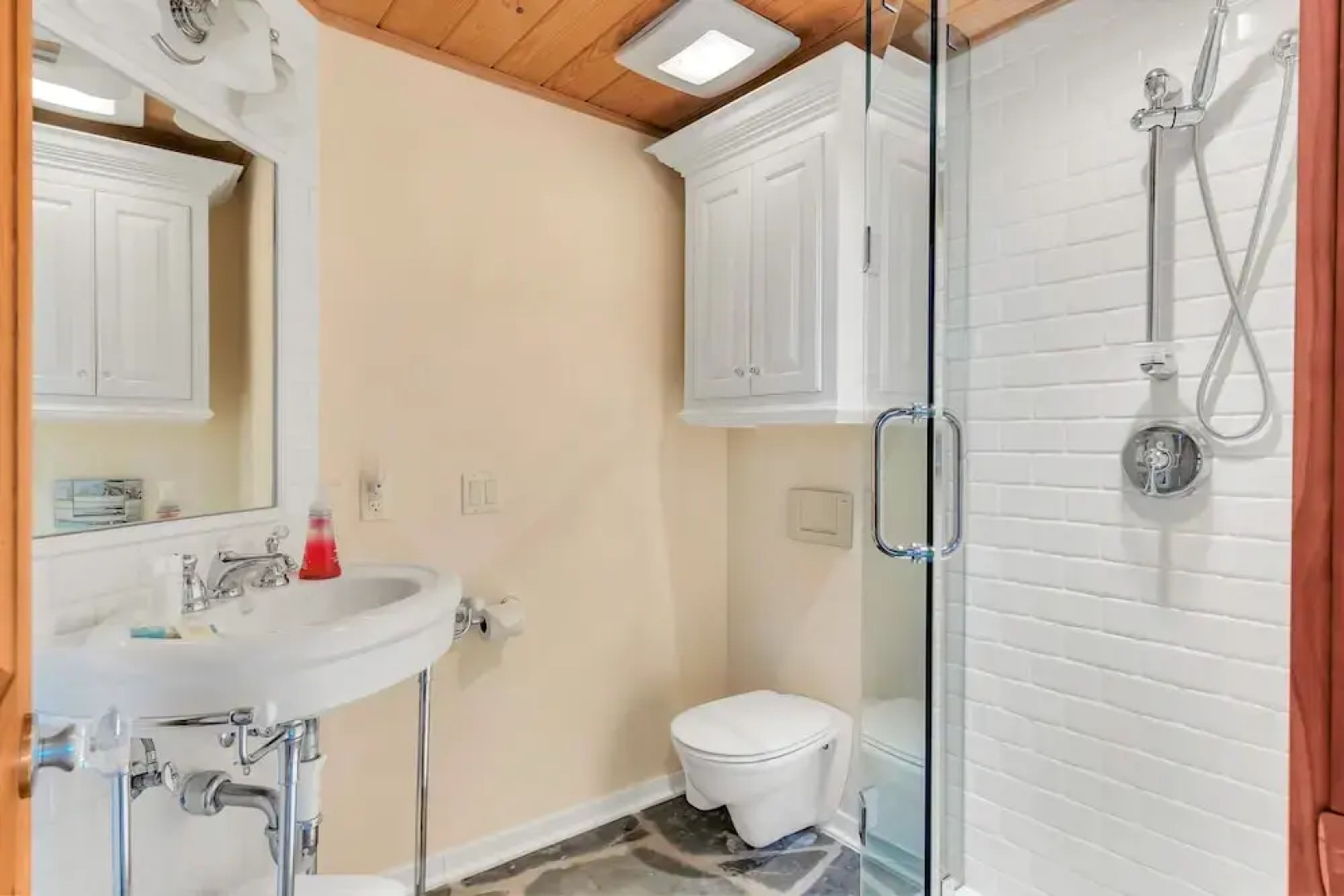 Tuckers Cove 7 Bedroom Home by RedAwning