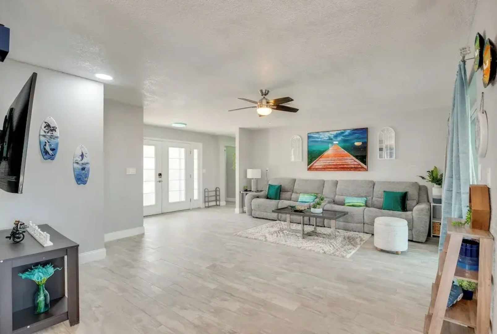 Canal & Gulf Views: Spacious Hudson Home