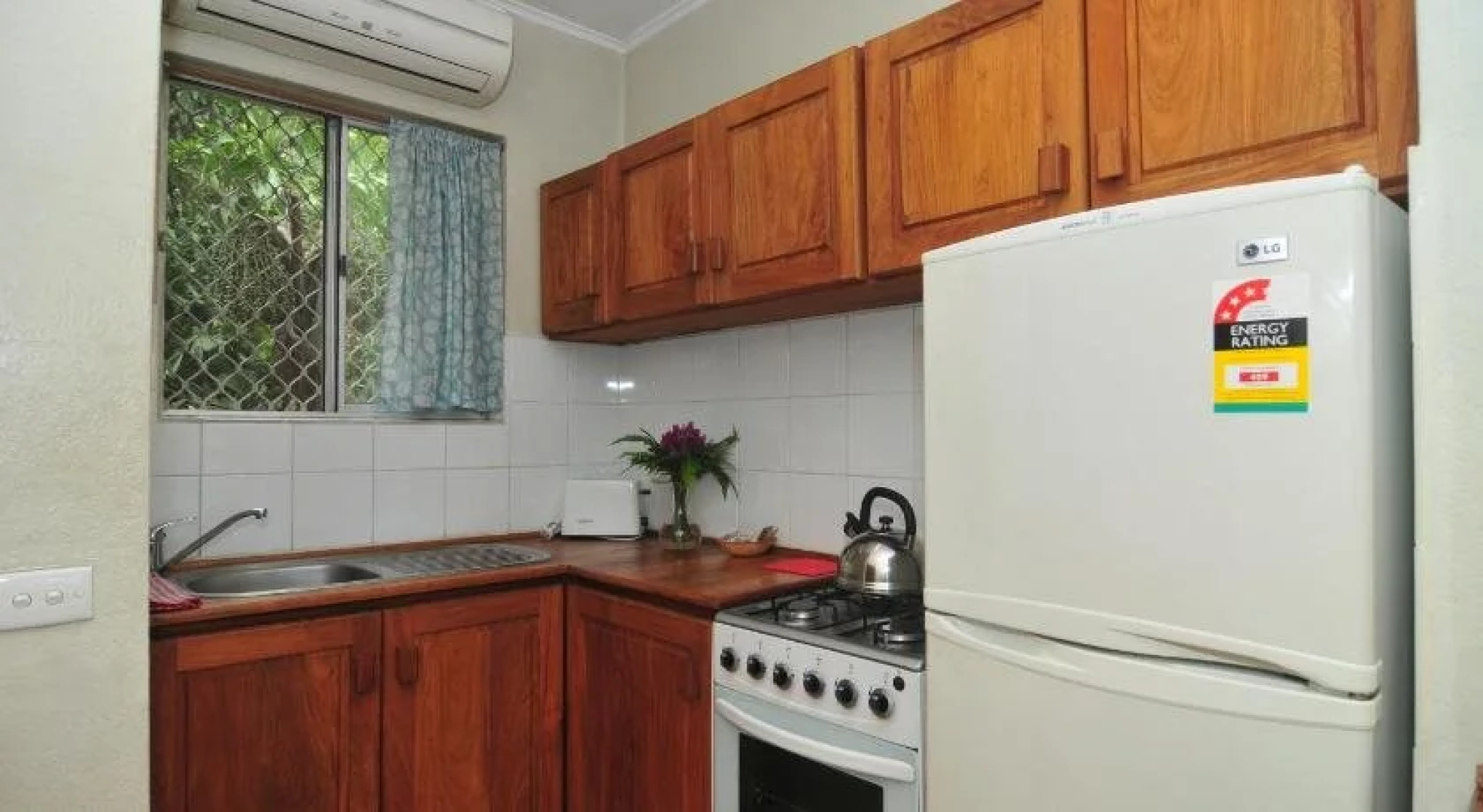 Coral Motel & Apartments