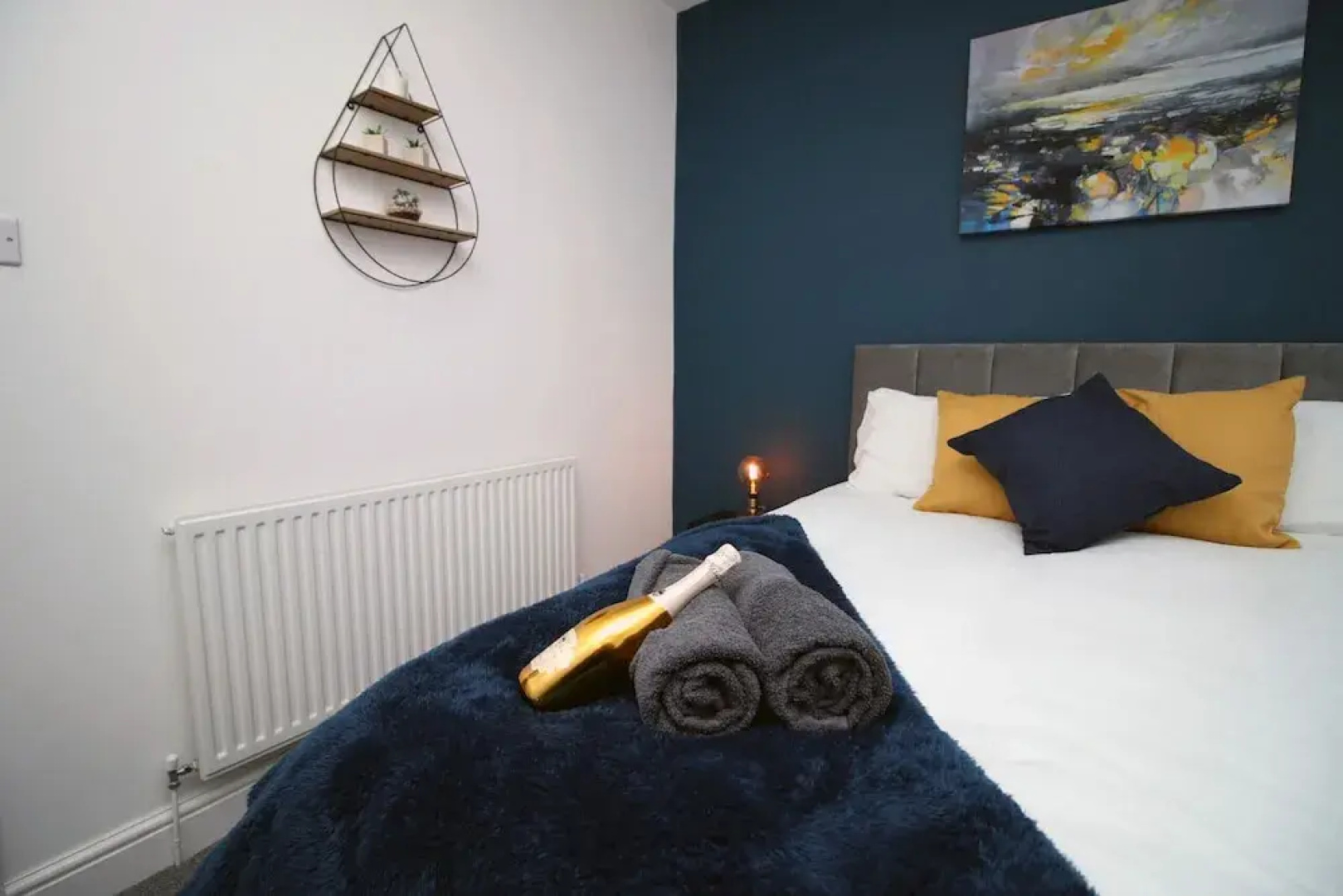 Dyzyn Living - City View City Center 5 Mins From Train Station