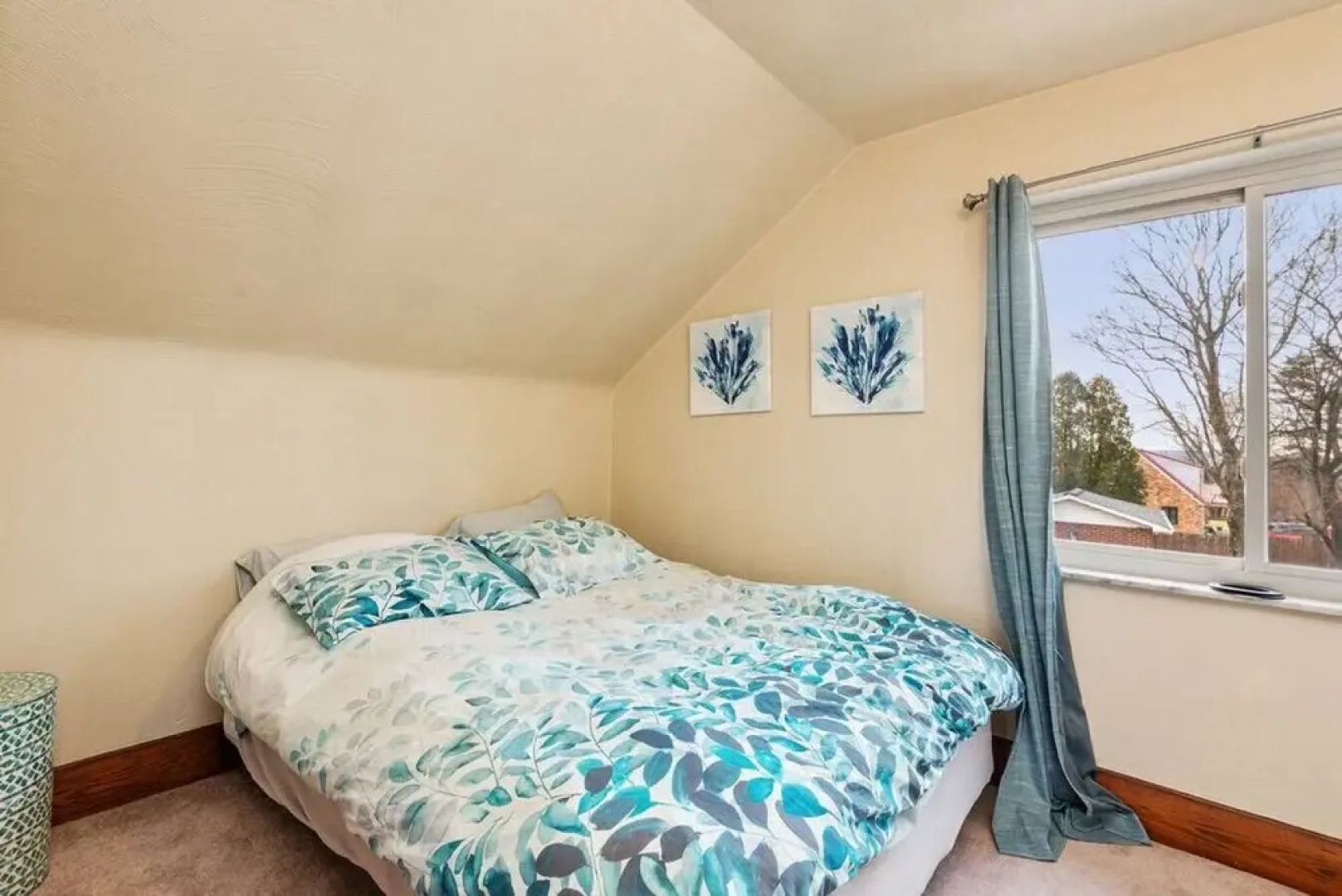 4BR Chalet with Seasonal Pool Hot Tub