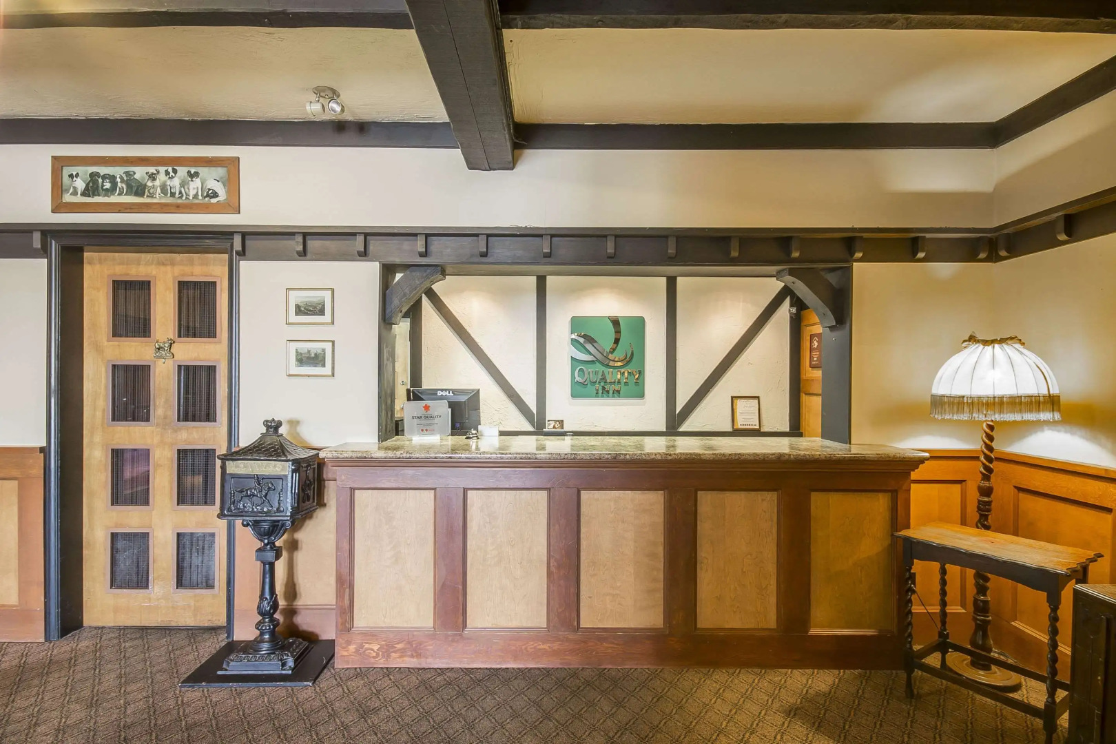 Quality Inn Waddling Dog