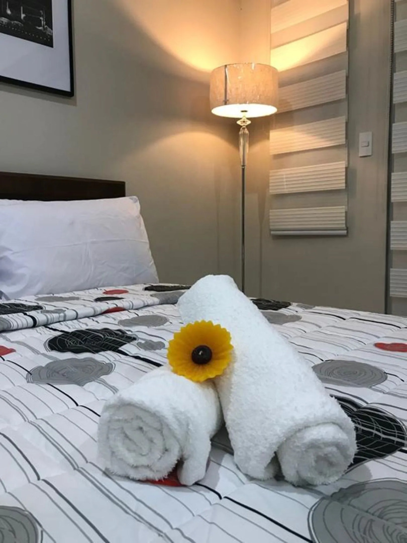 One Palm Tree Apartments