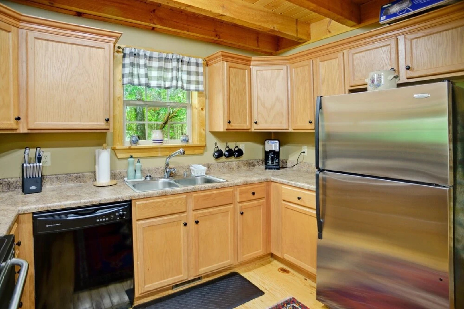 Tree Top Lodge - Gorgeous Lake Cabin With Hot Tub & Magnificent Views Of Forests And Mountains! 3 Bedroom Cabin by Redawning