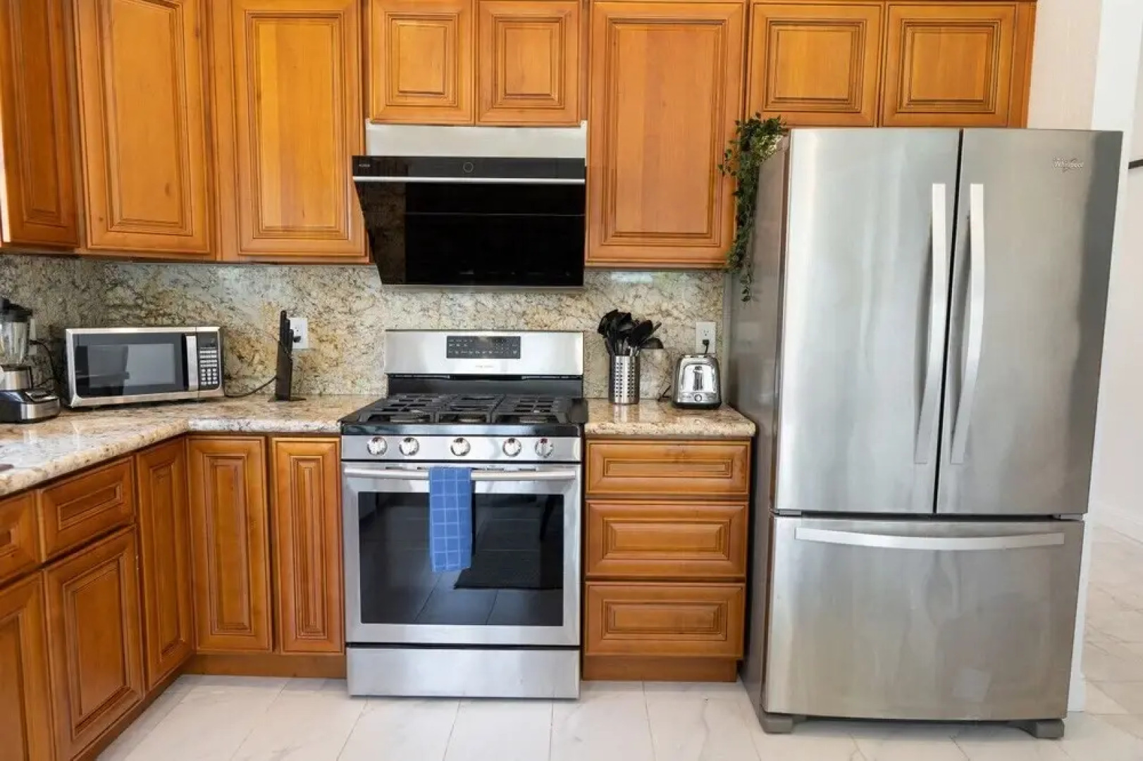 Spacious 4-bedroom Home With Large Yard AND Garage Near Knott S Berry Farm p67