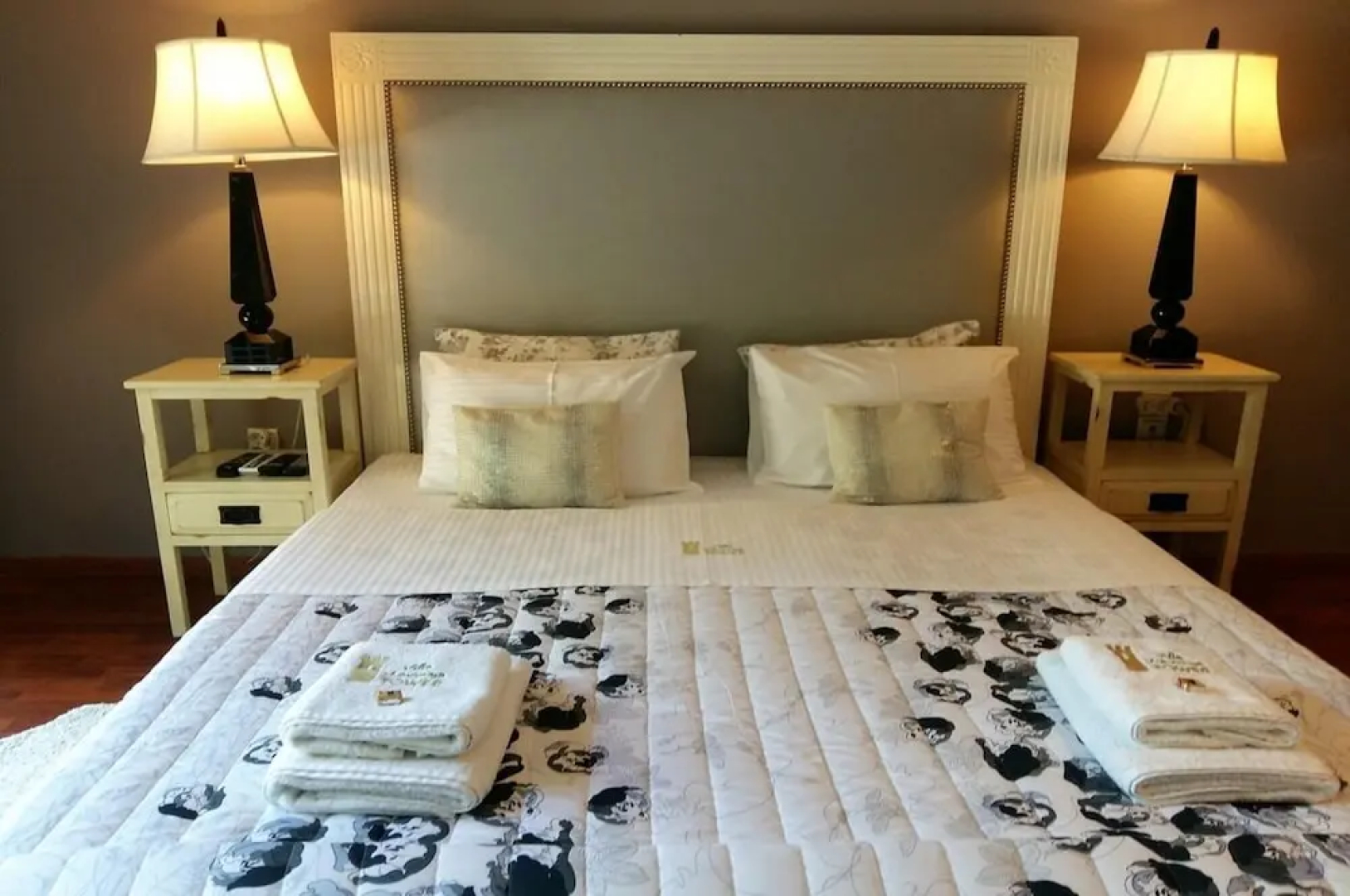 Pool Villa Vravrona Tower