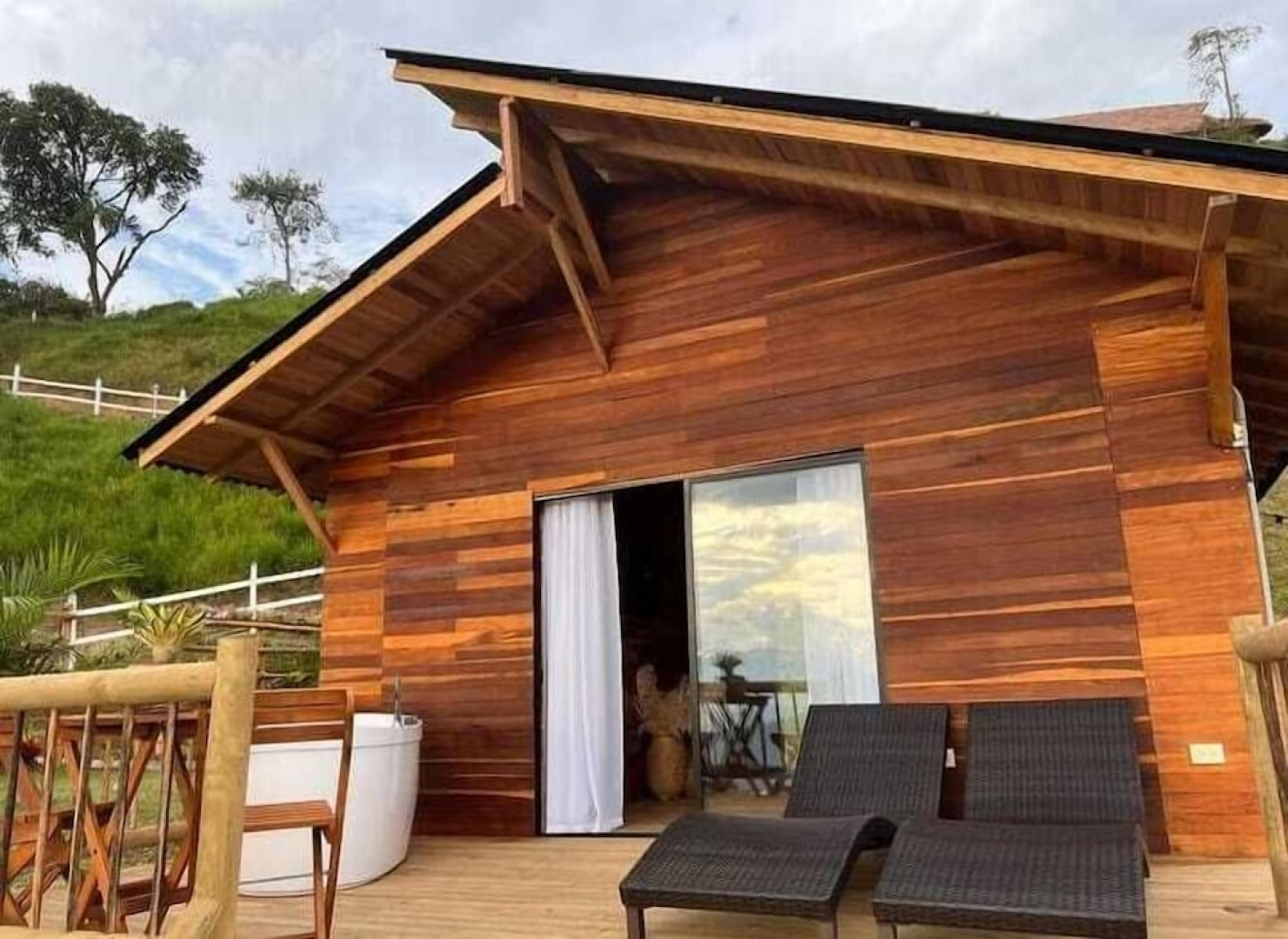 Nalua Glamping and Hotel