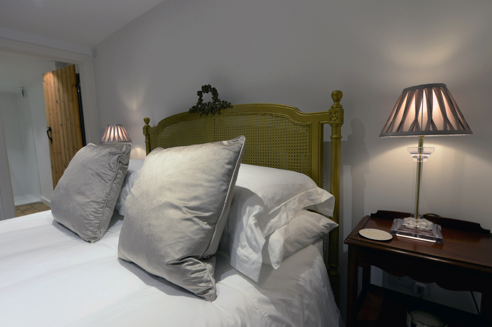 The Cwtch - Luxury Cottage, Sea Views, Pet Friendly