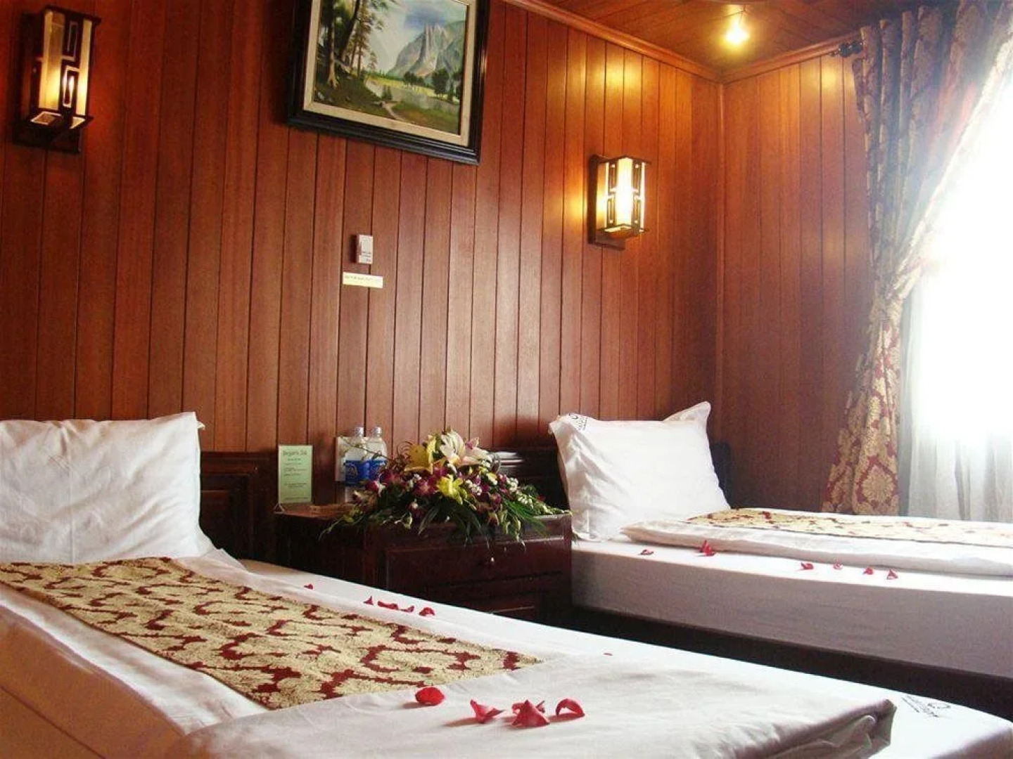 Garden Bay Premium Cruise