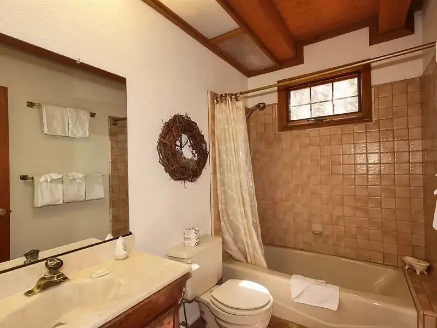 Cozy Bear Lair by Big Bear VR