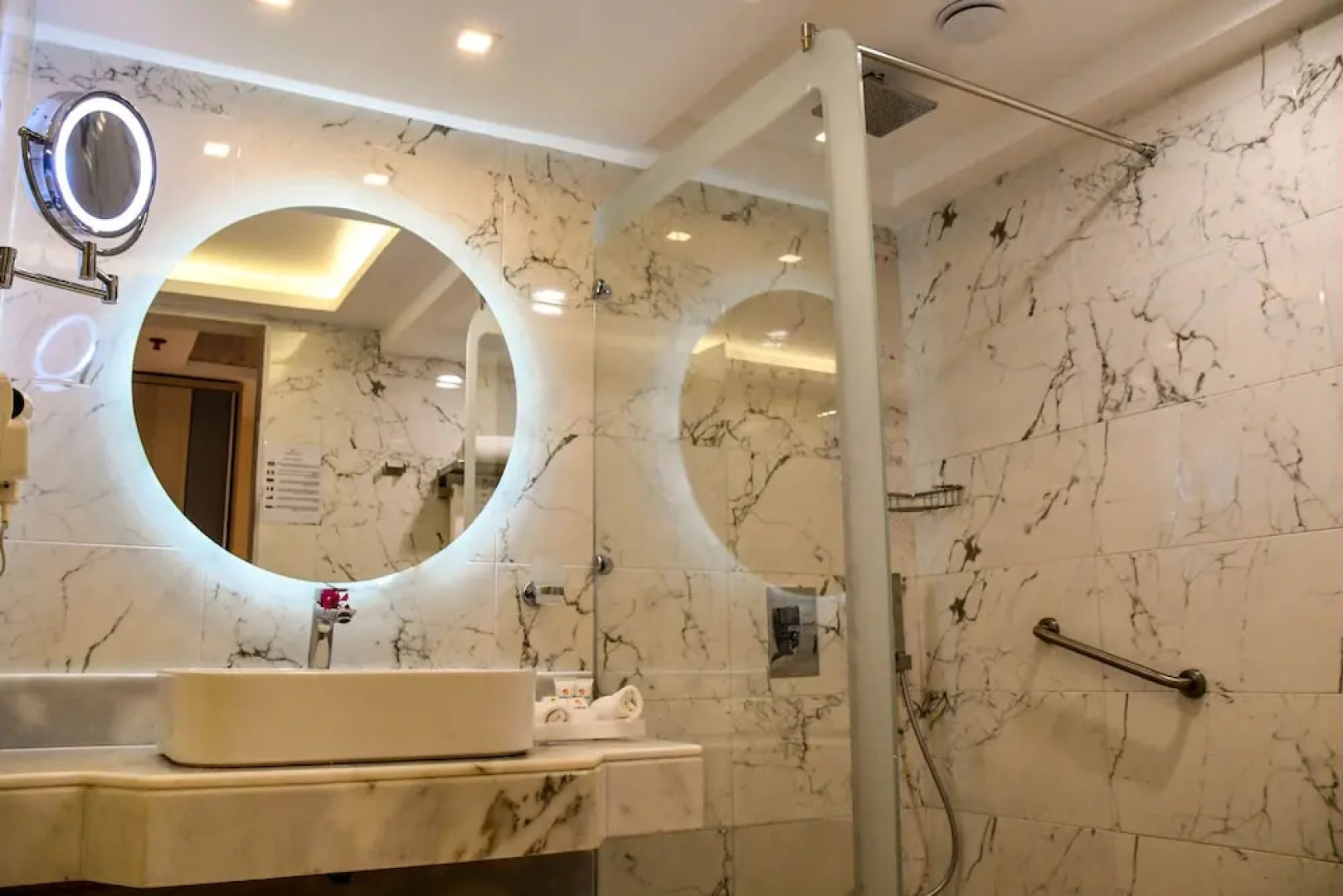 Sirena Beach Resort  Spa