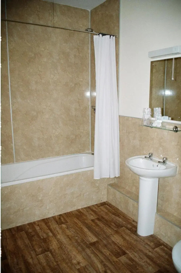 The Lounge Hotel and Bar