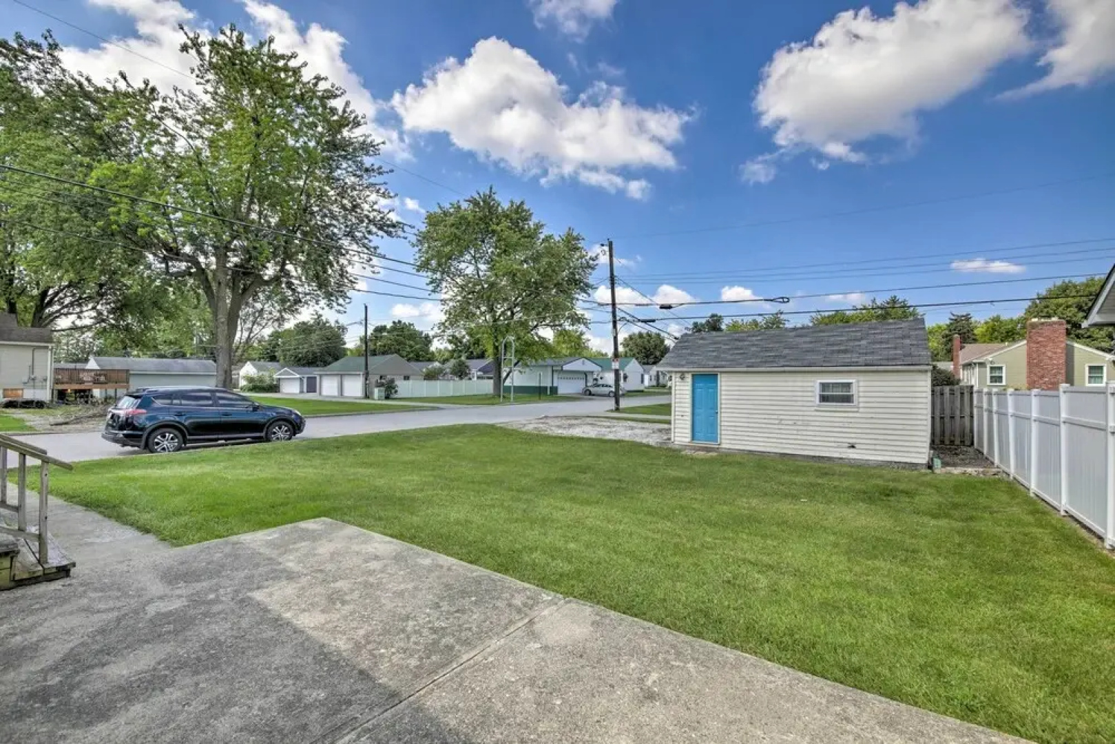 Walk to Speedway & Hall of Fame: Indianapolis Home