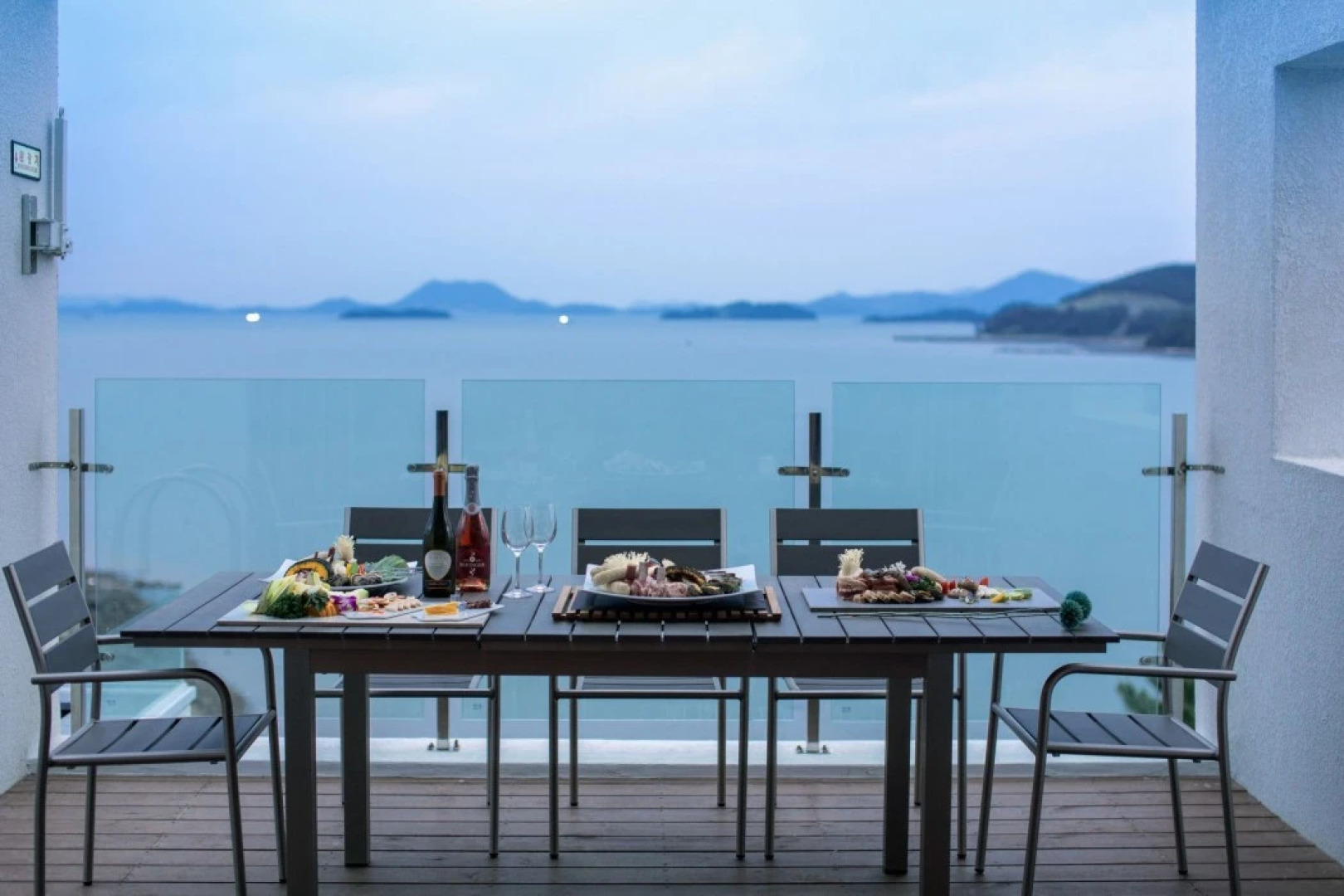 La Terrace Club Hotel & Villa