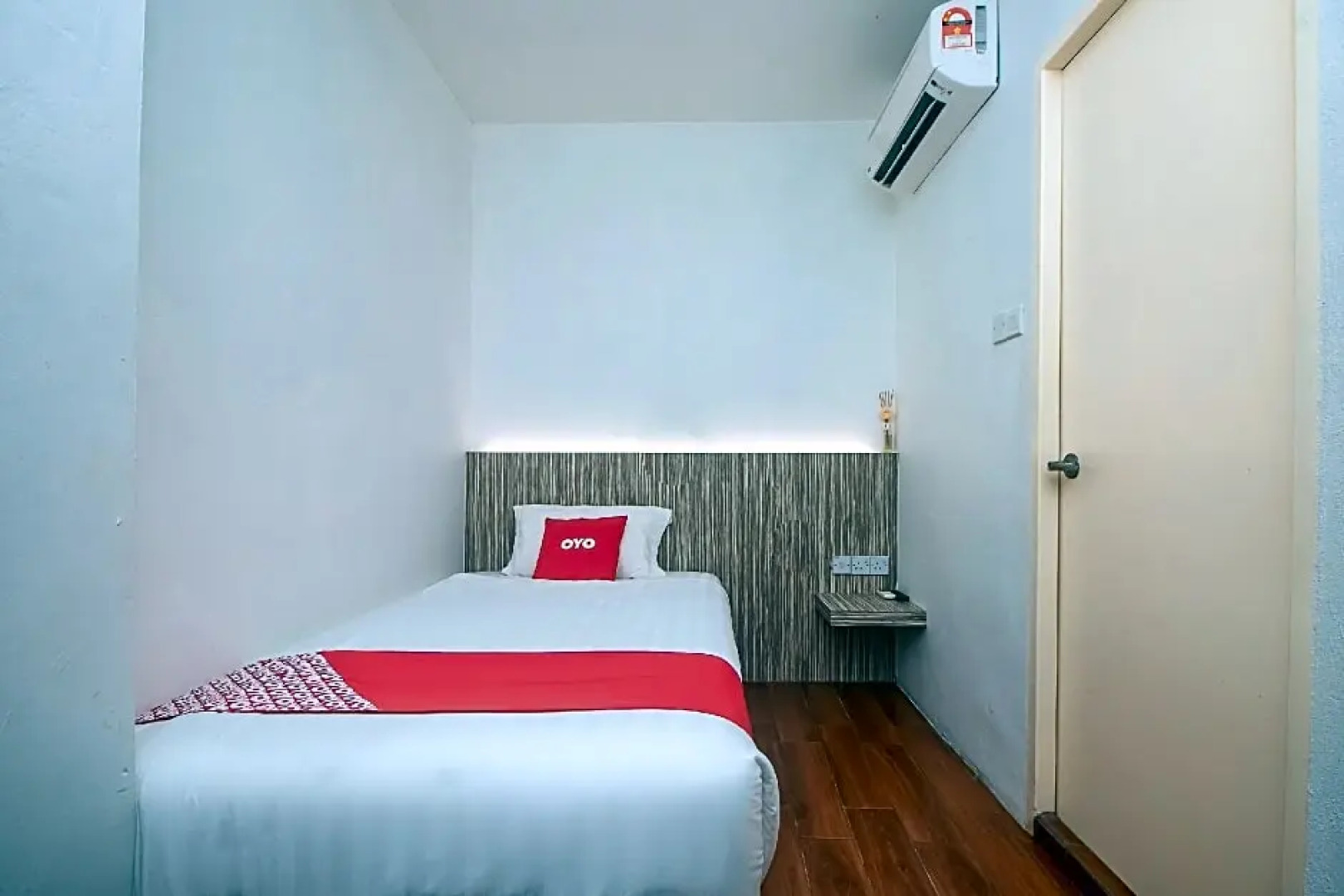 OYO 90102 7 Days Lodge