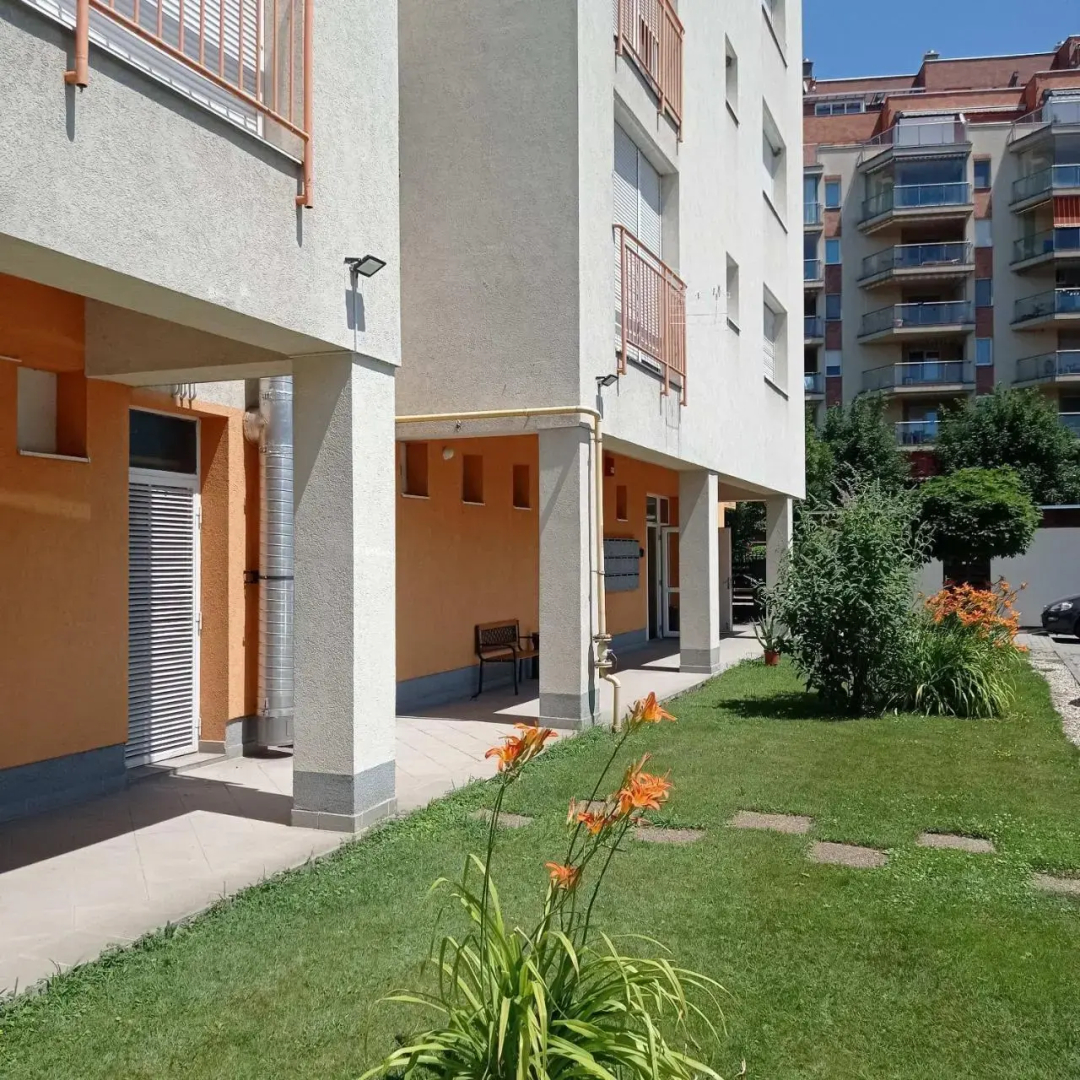 Viktria Vzparti Medencs Apartman