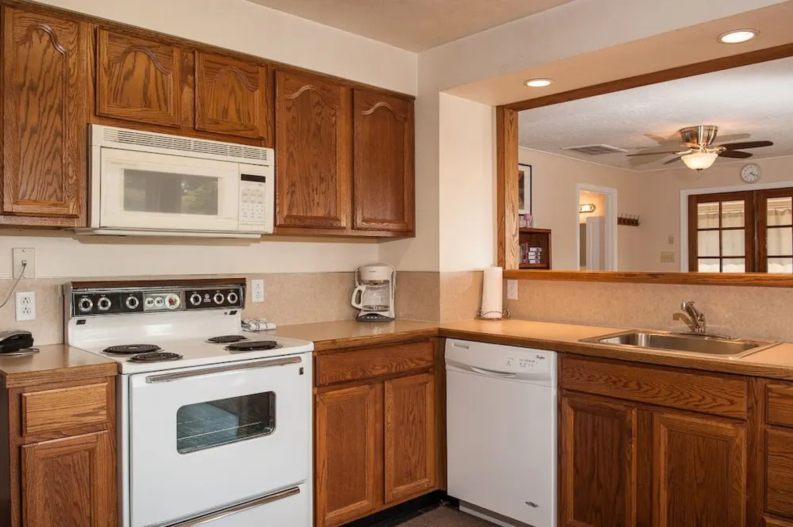 Lake Point Hideaway 3 Br home by RedAwning