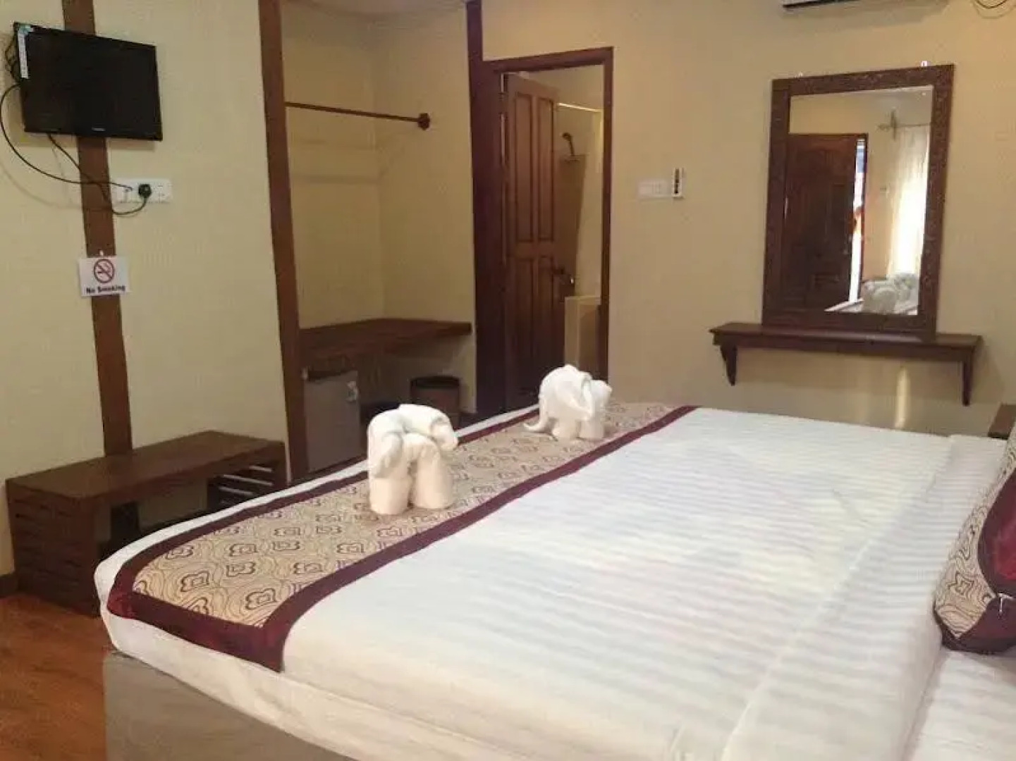 The White Avenue Hotel