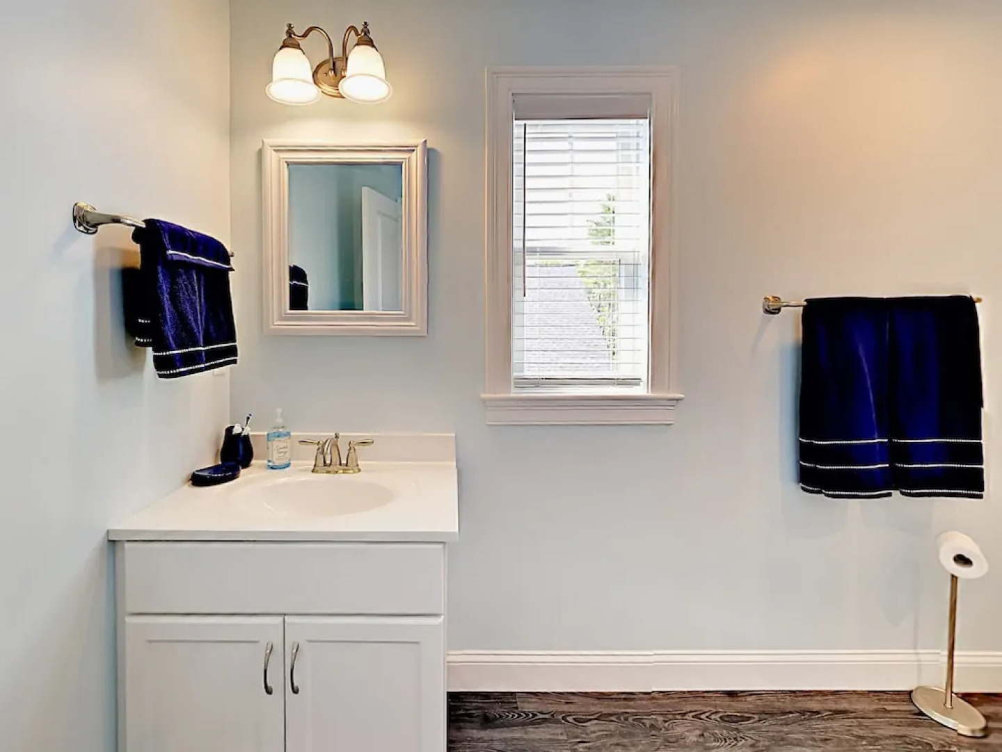 1976 Portland Road Cottage Unit 3 Porpus Place 2 Bedrooms 2 Bathrooms