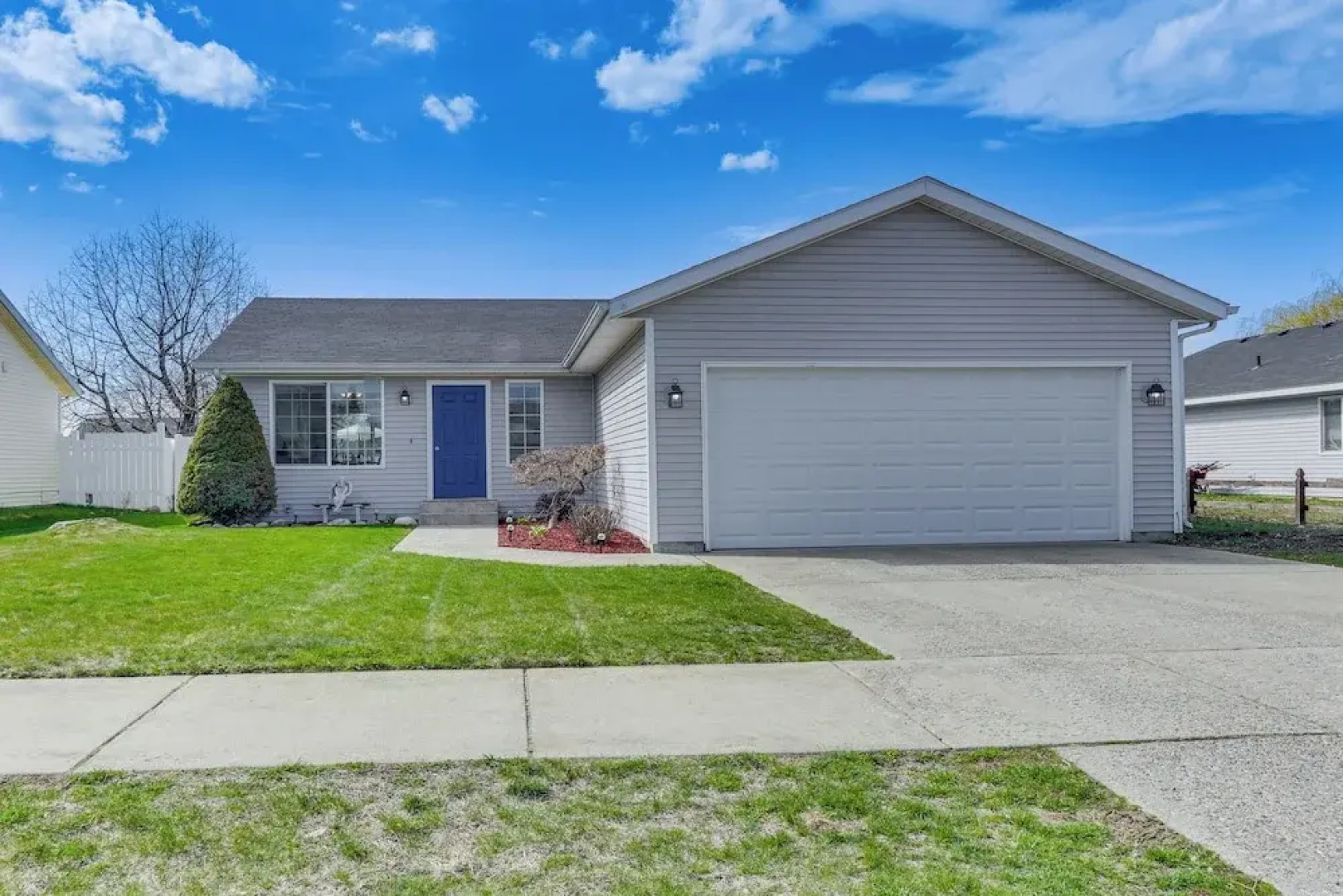 Charming Home w/ Patio: 3 Mi to Hayden Lake!